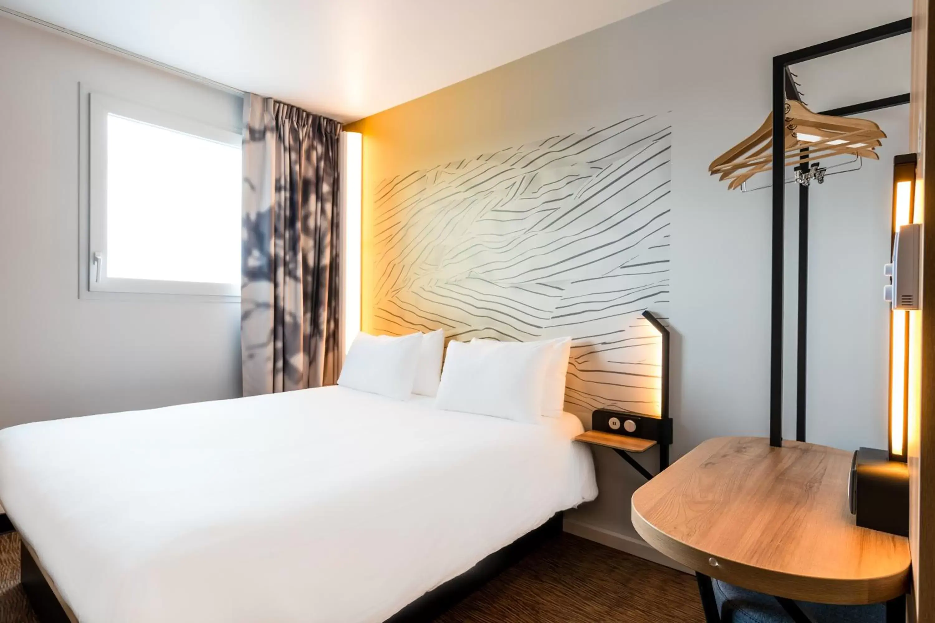Bedroom, Bed in B&B HOTEL Le Port Marly Saint Germain en Laye