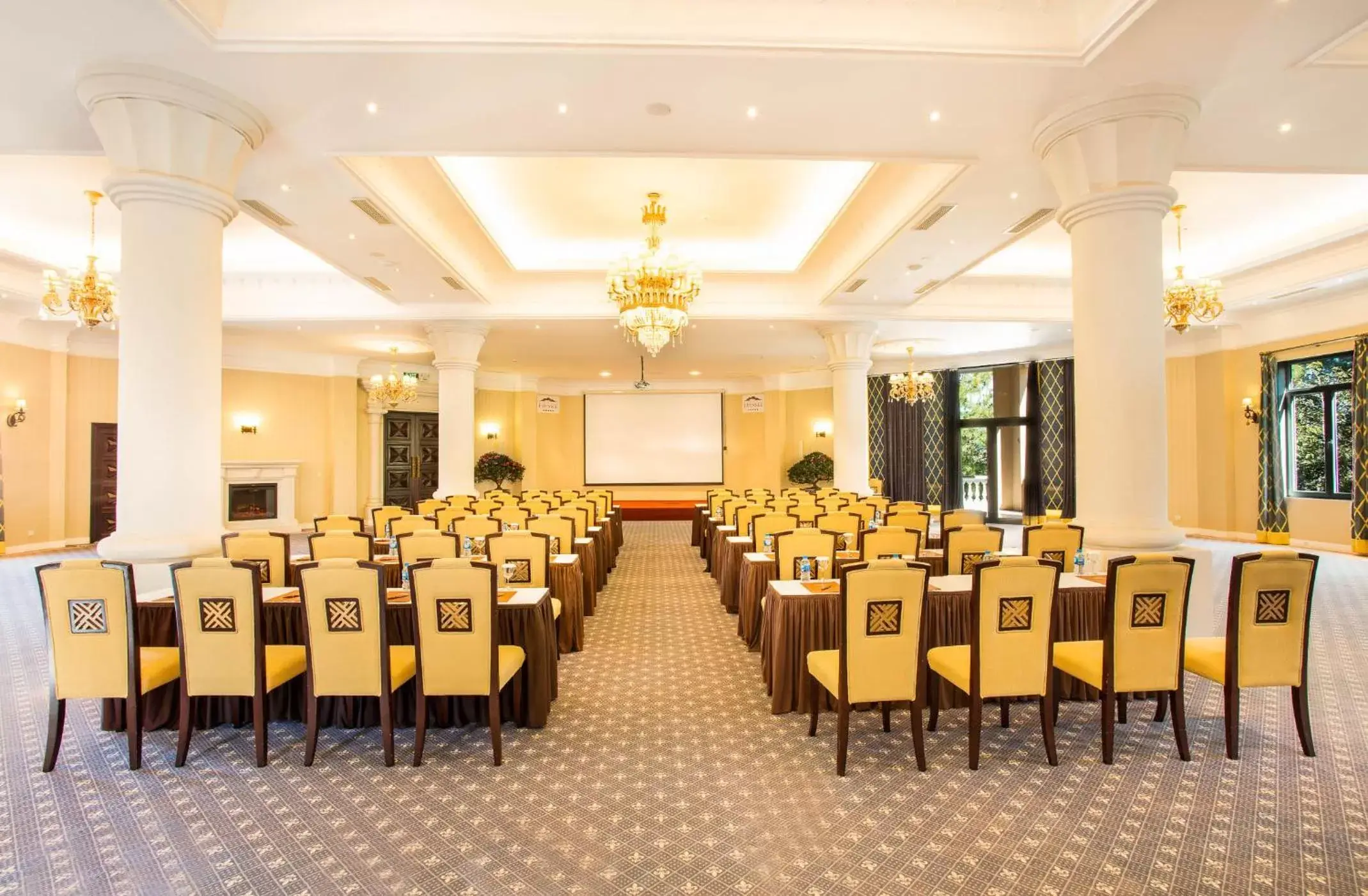 Meeting/conference room, Restaurant/Places to Eat in Dalat Edensee Lake Resort & Spa