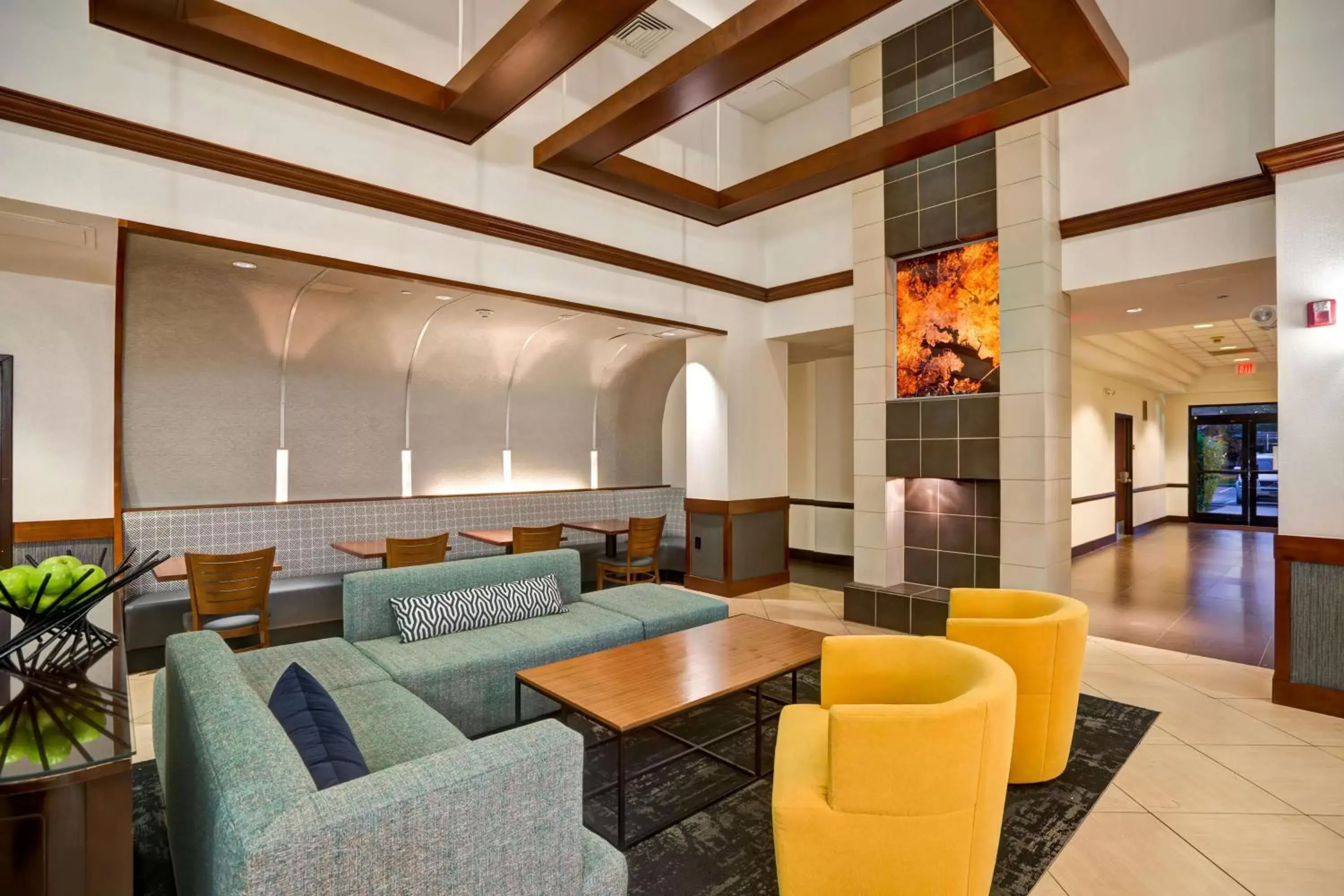 Lobby or reception, Lounge/Bar in Hyatt Place Baltimore-BWI Airport