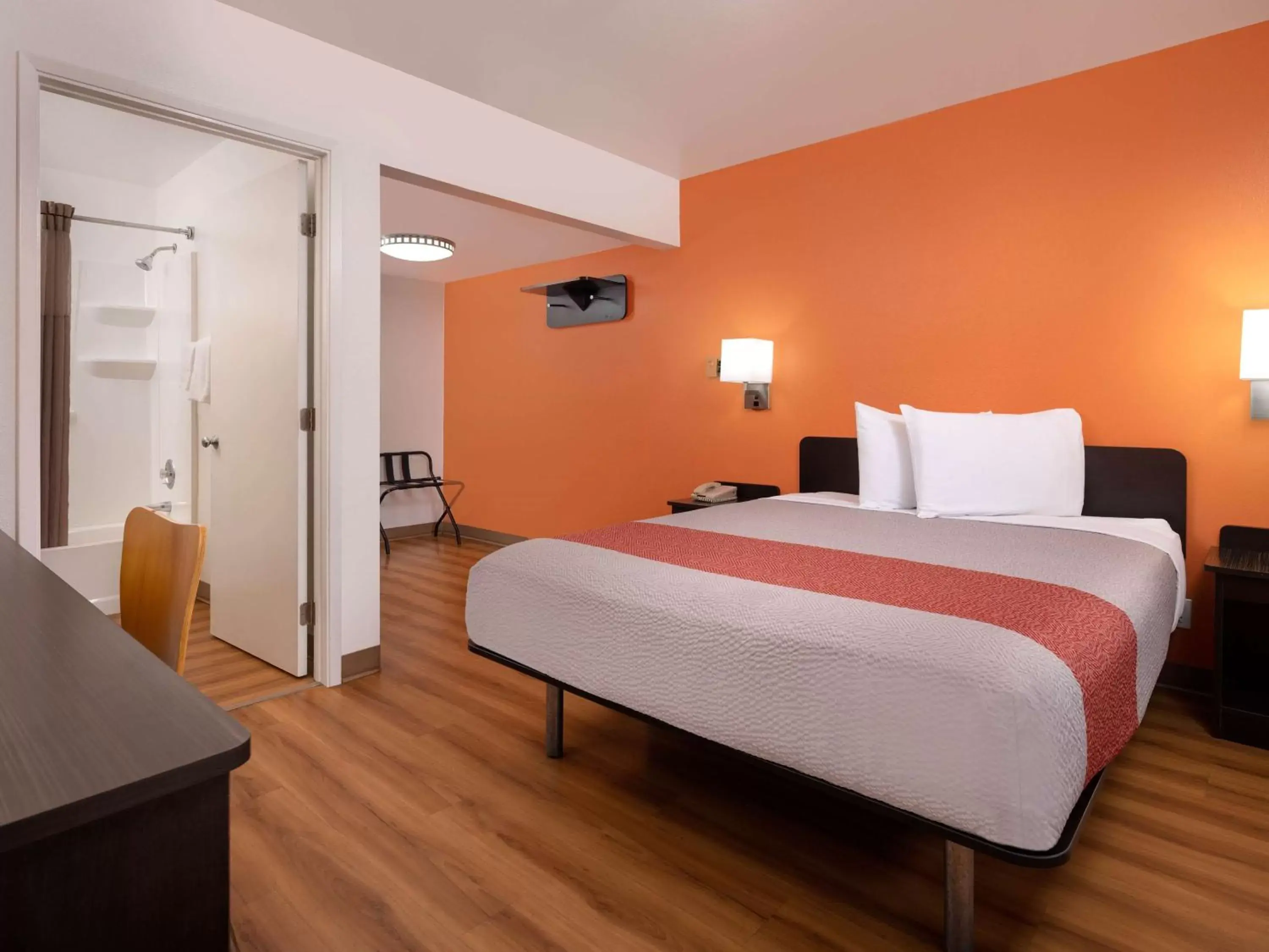 Bedroom, Bed in Motel 6-Santa Maria, CA - North