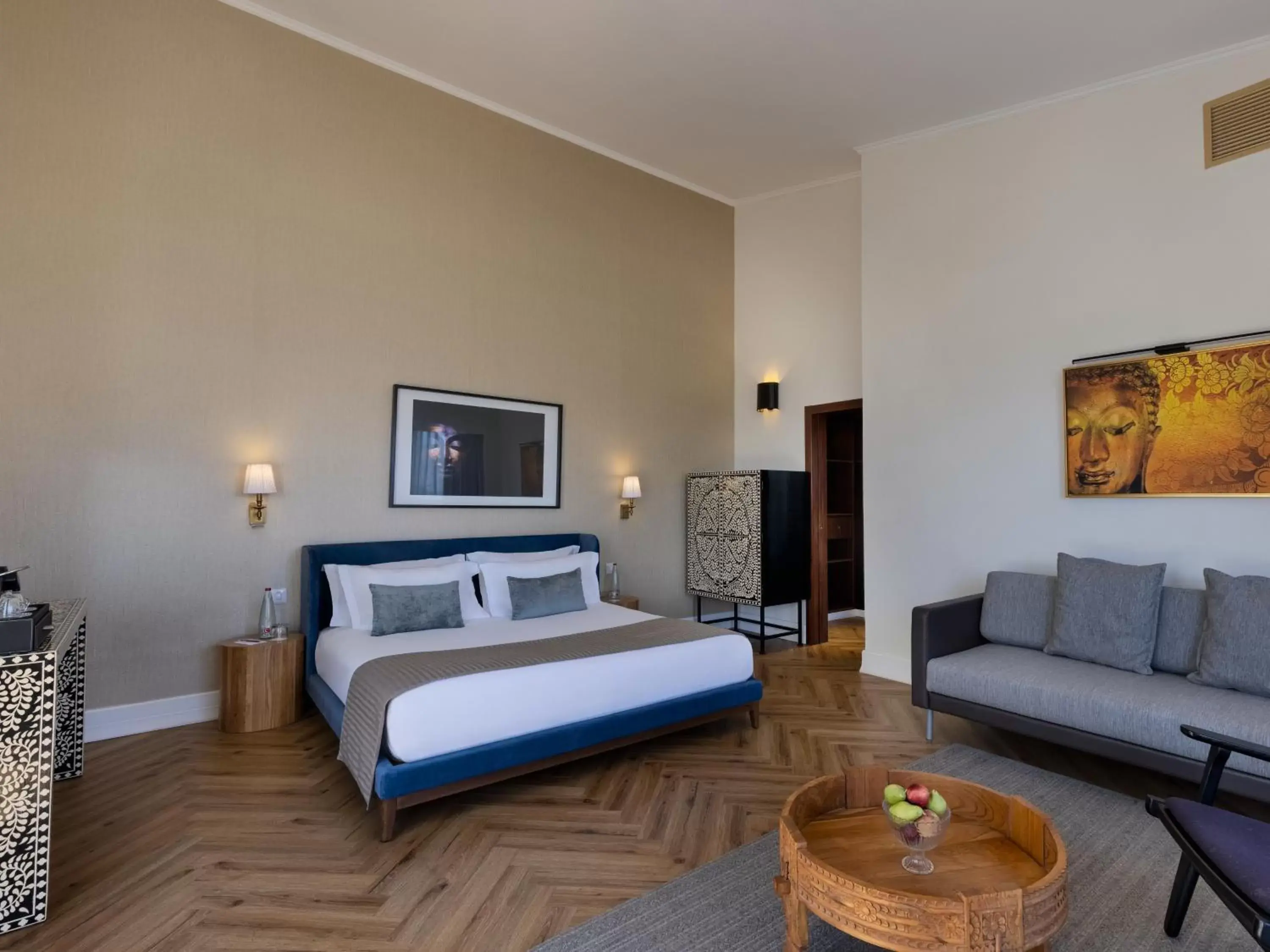 Bed, Seating Area in Herbert Samuel Royal Shangri-La Eilat