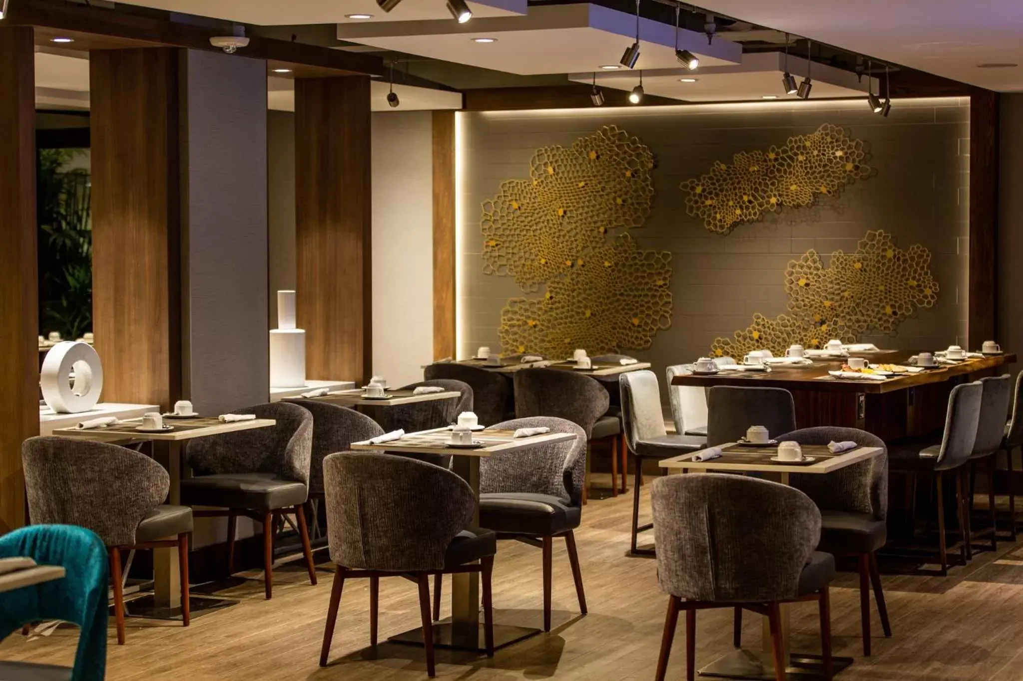 Restaurant/places to eat in Holiday Inn Toronto Downtown Centre by IHG Restaurant/places to eat in Holiday Inn Toronto Downtown Centre by IHG