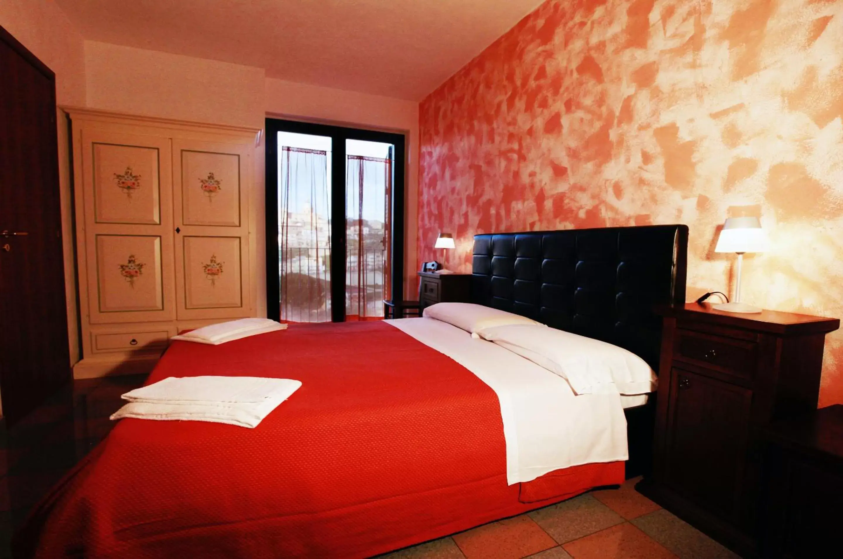 Photo of the whole room, Bed in La Casa Rossa Country House