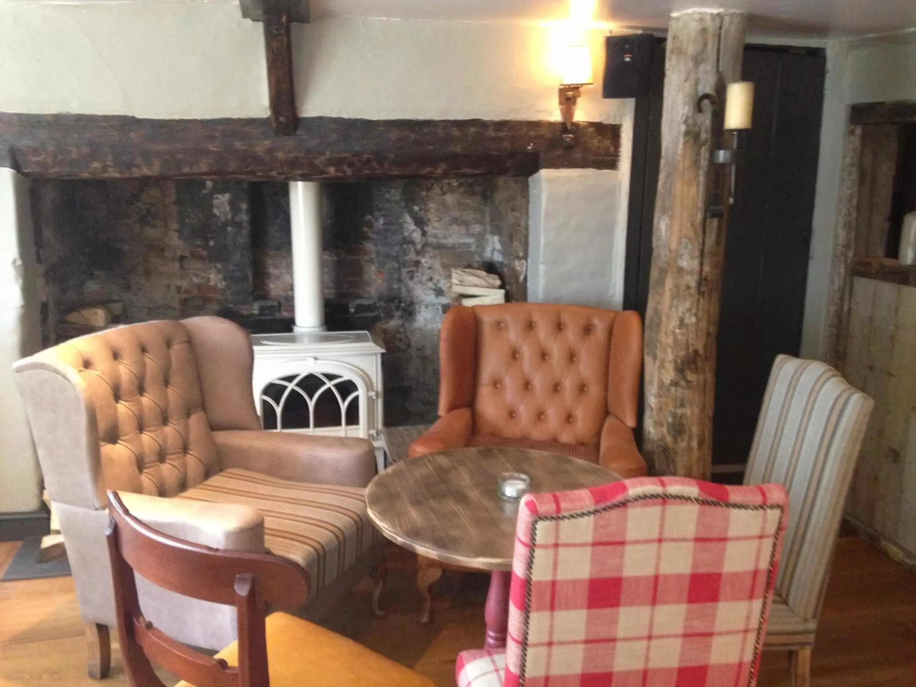 Drinks, Seating Area in The Crown Pub, Dining & Rooms