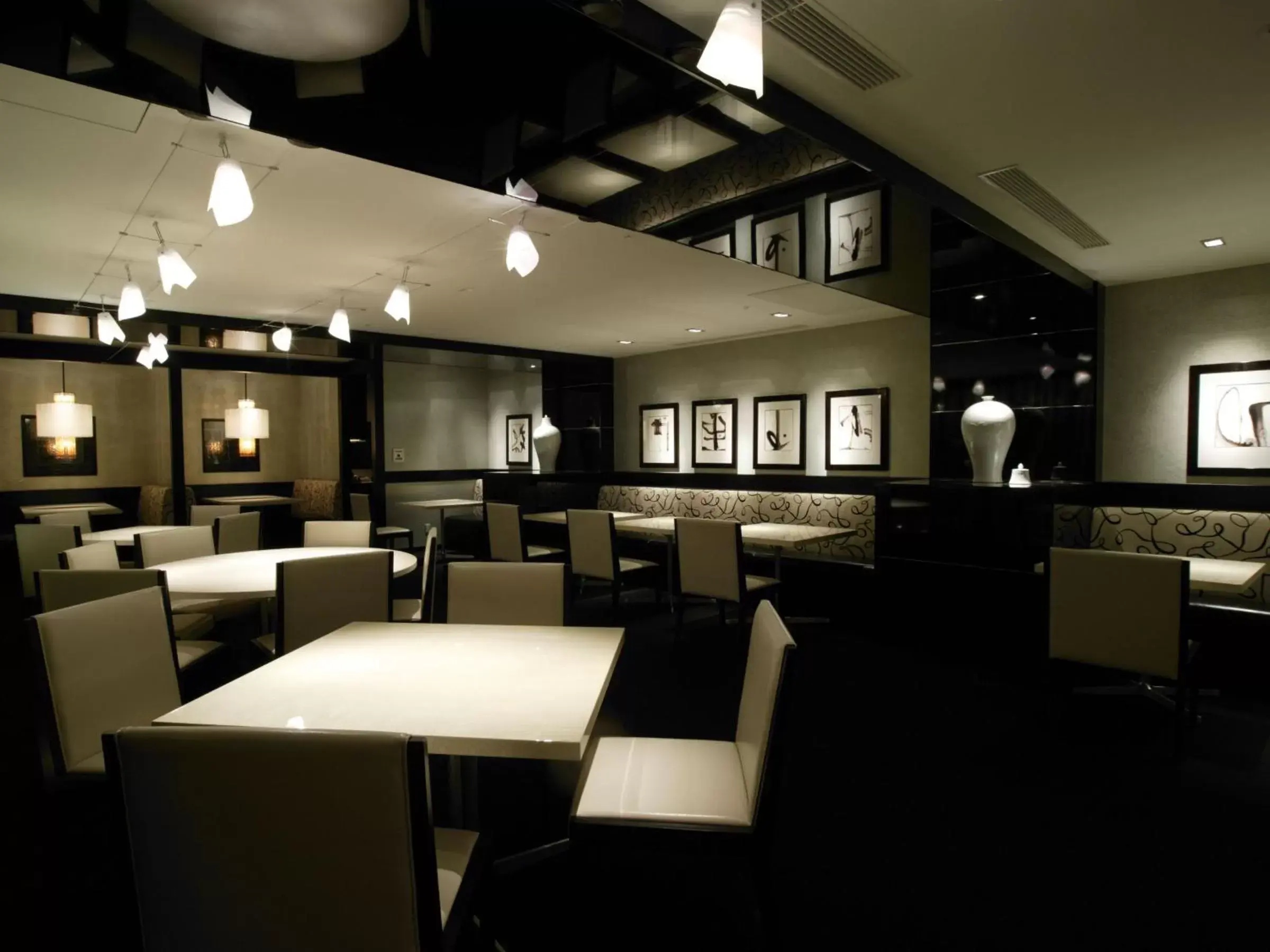 Restaurant/Places to Eat in Sheraton Miyako Hotel Osaka