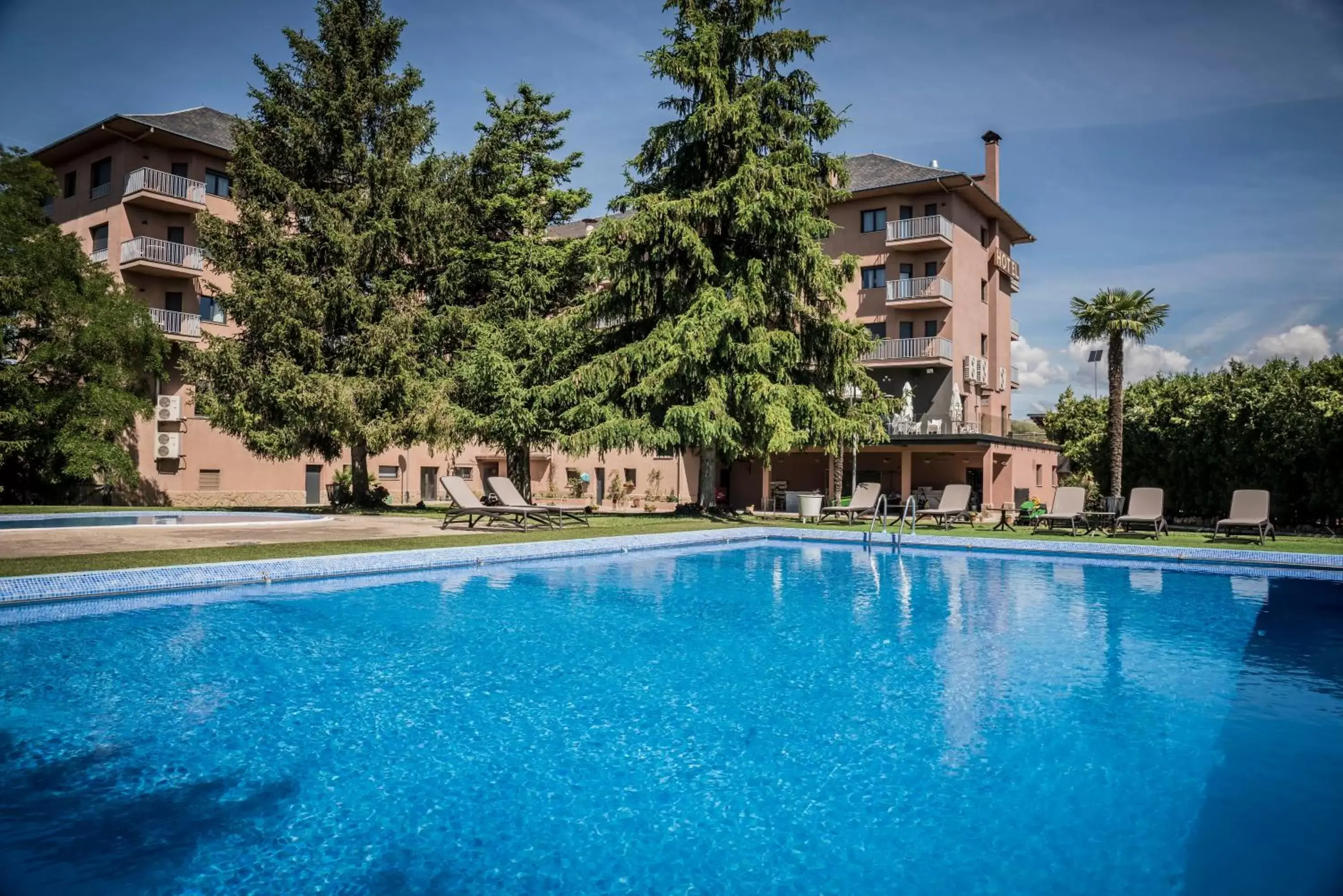 Swimming pool, Property Building in Hotel Gran Sol