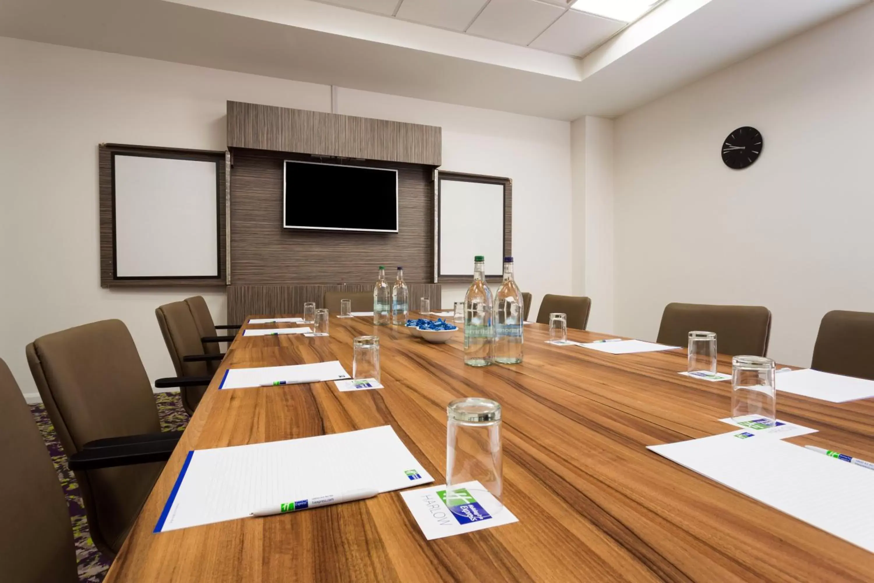 Meeting/conference room in Holiday Inn Express Harlow, an IHG Hotel