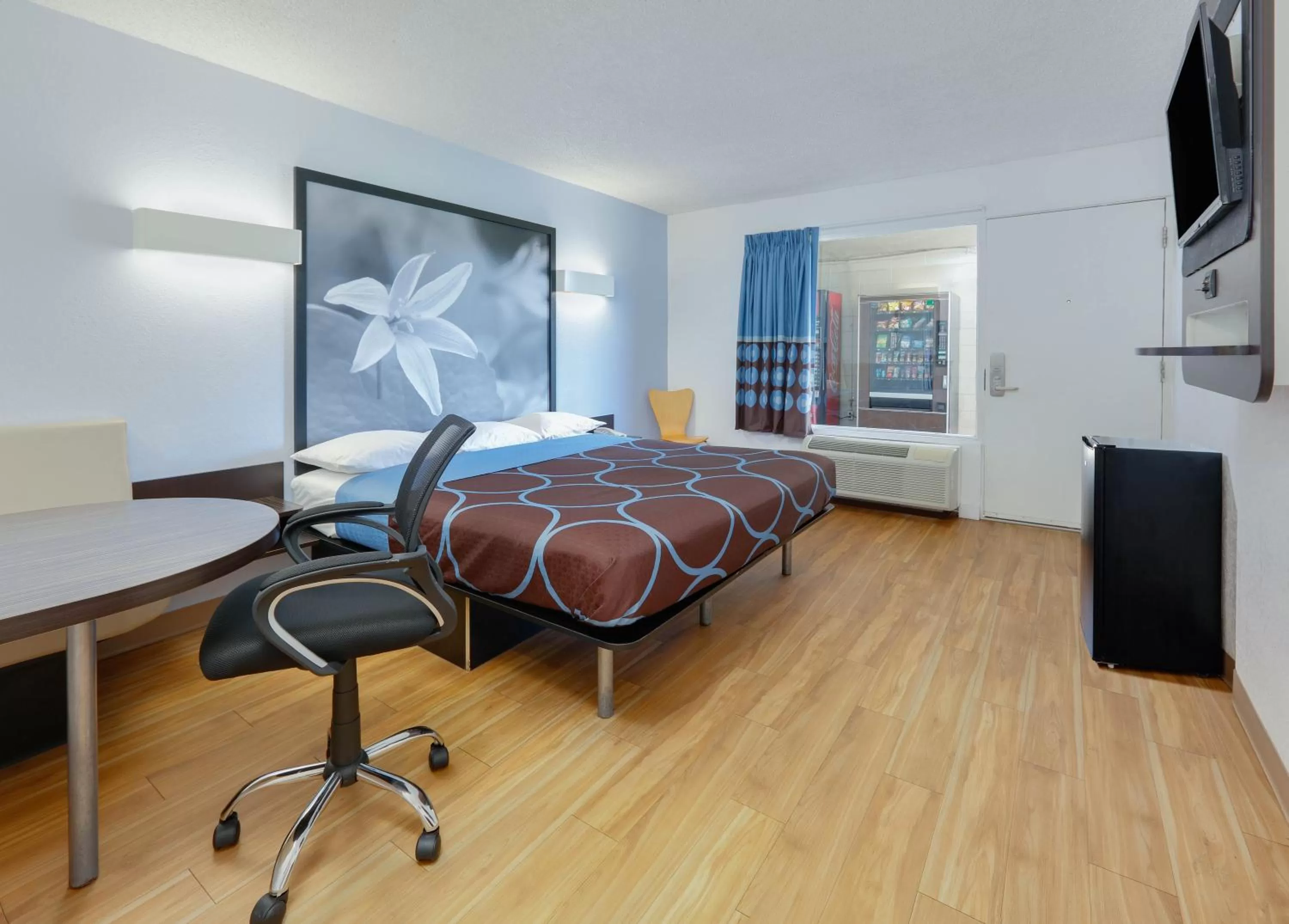 Photo of the whole room, Bed in Super 8 by Wyndham Fort Smith