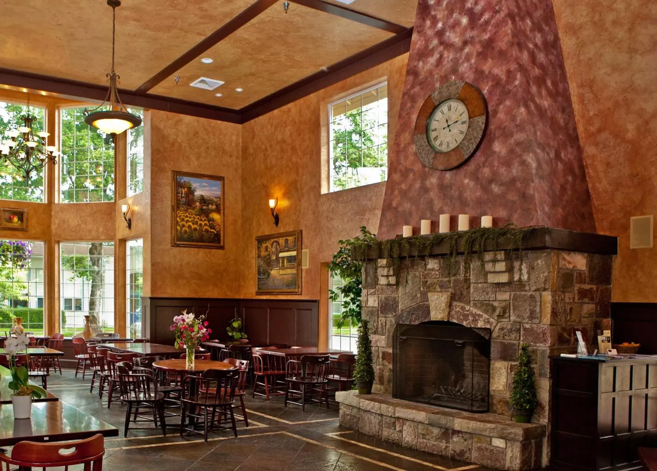 Lobby or reception, Restaurant/Places to Eat in Silverton Inn & Suites