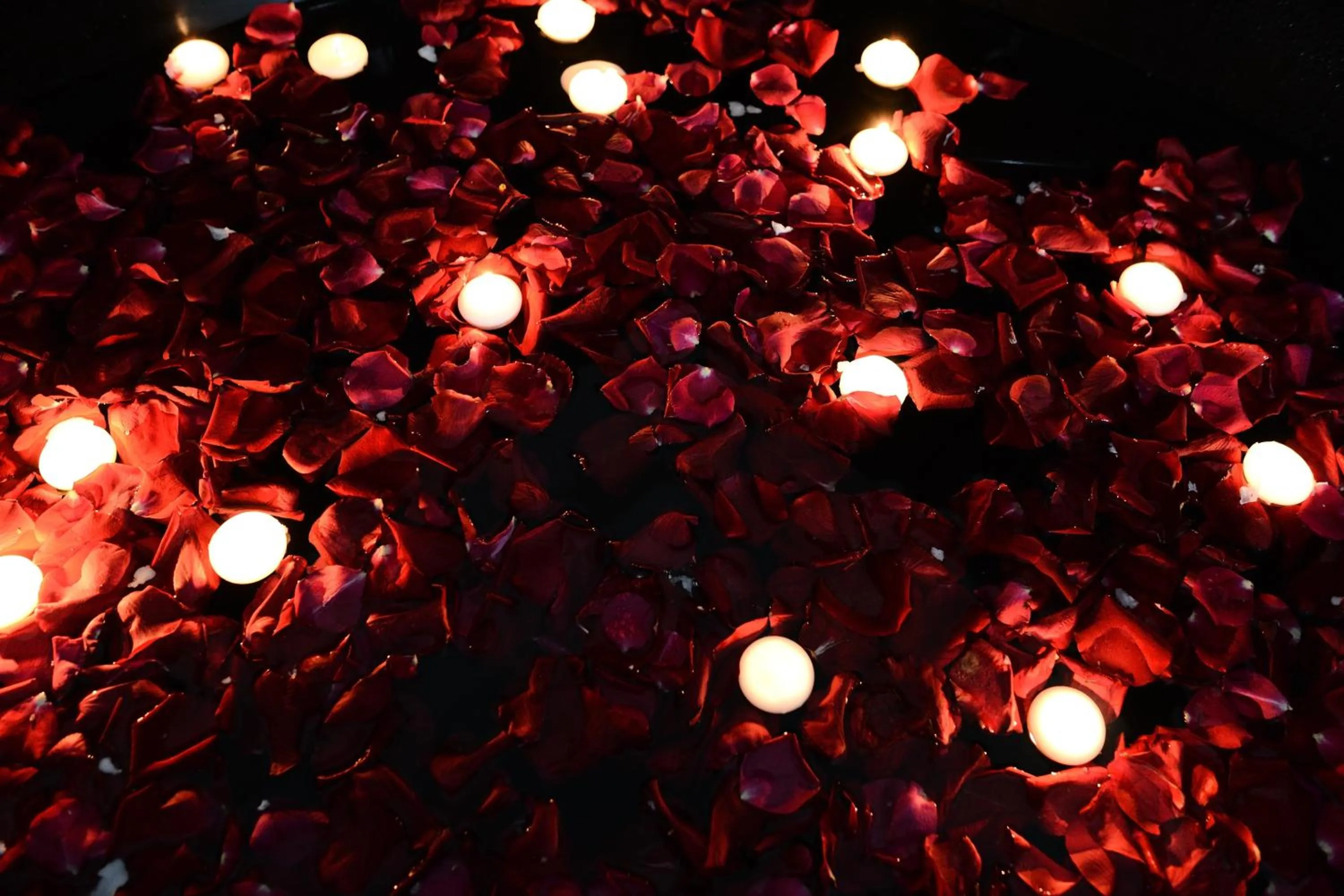 Hot Tub in Gregorio VII Luxury Suites San Damaso