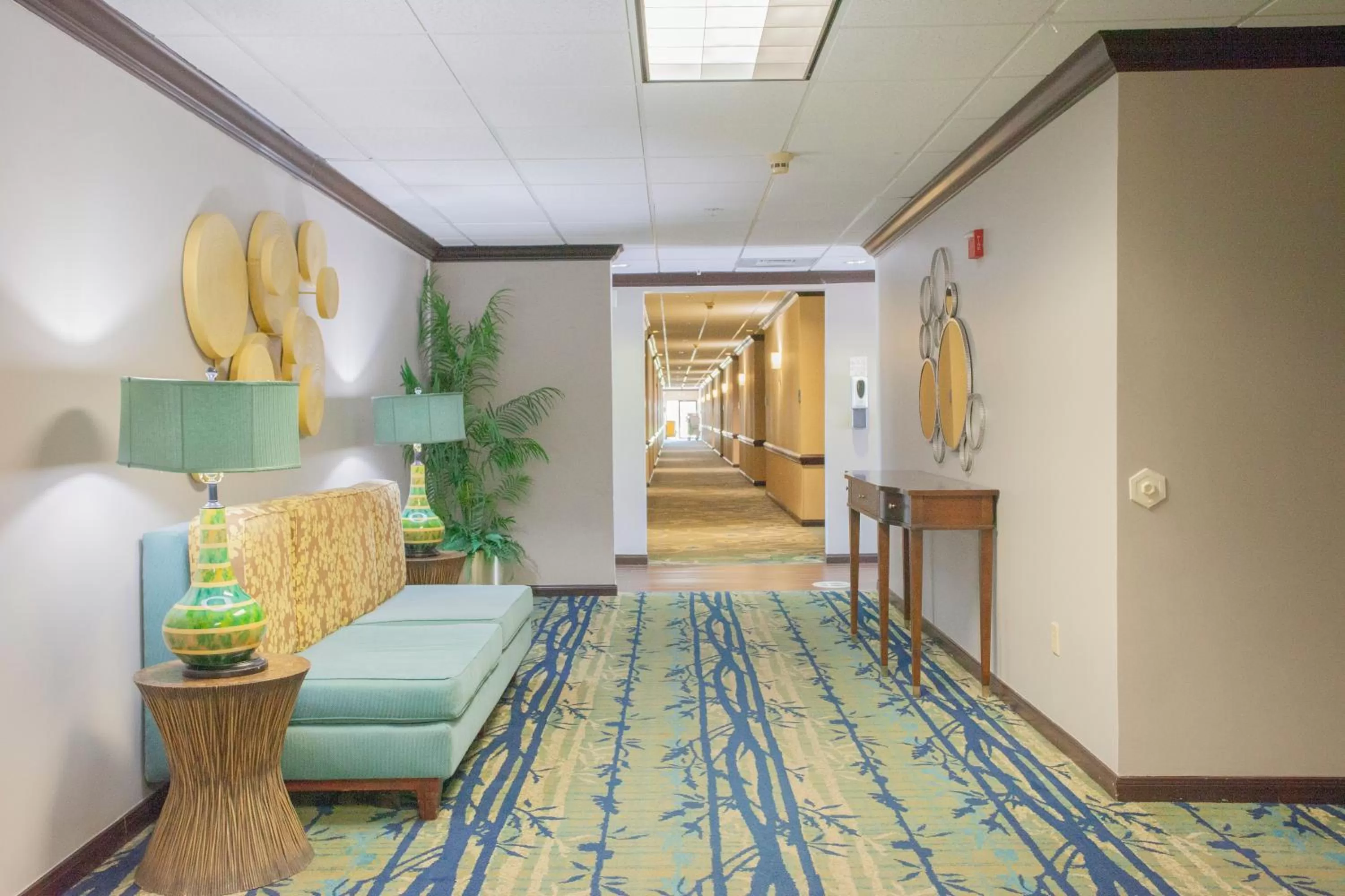 Meeting/conference room, Bed in Holiday Inn & Suites Spring - The Woodlands