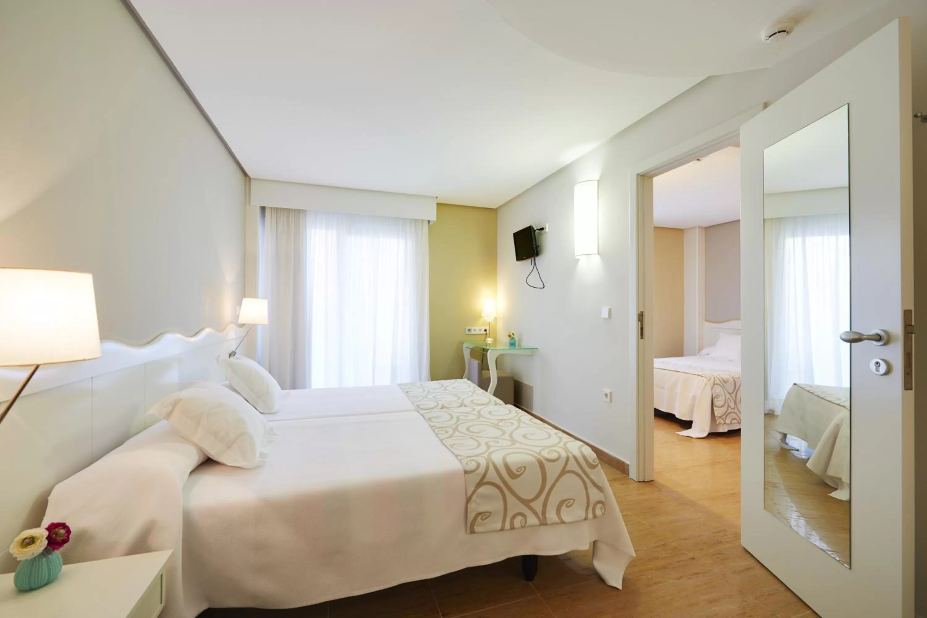 Photo of the whole room, Bed in Hotel Meridional