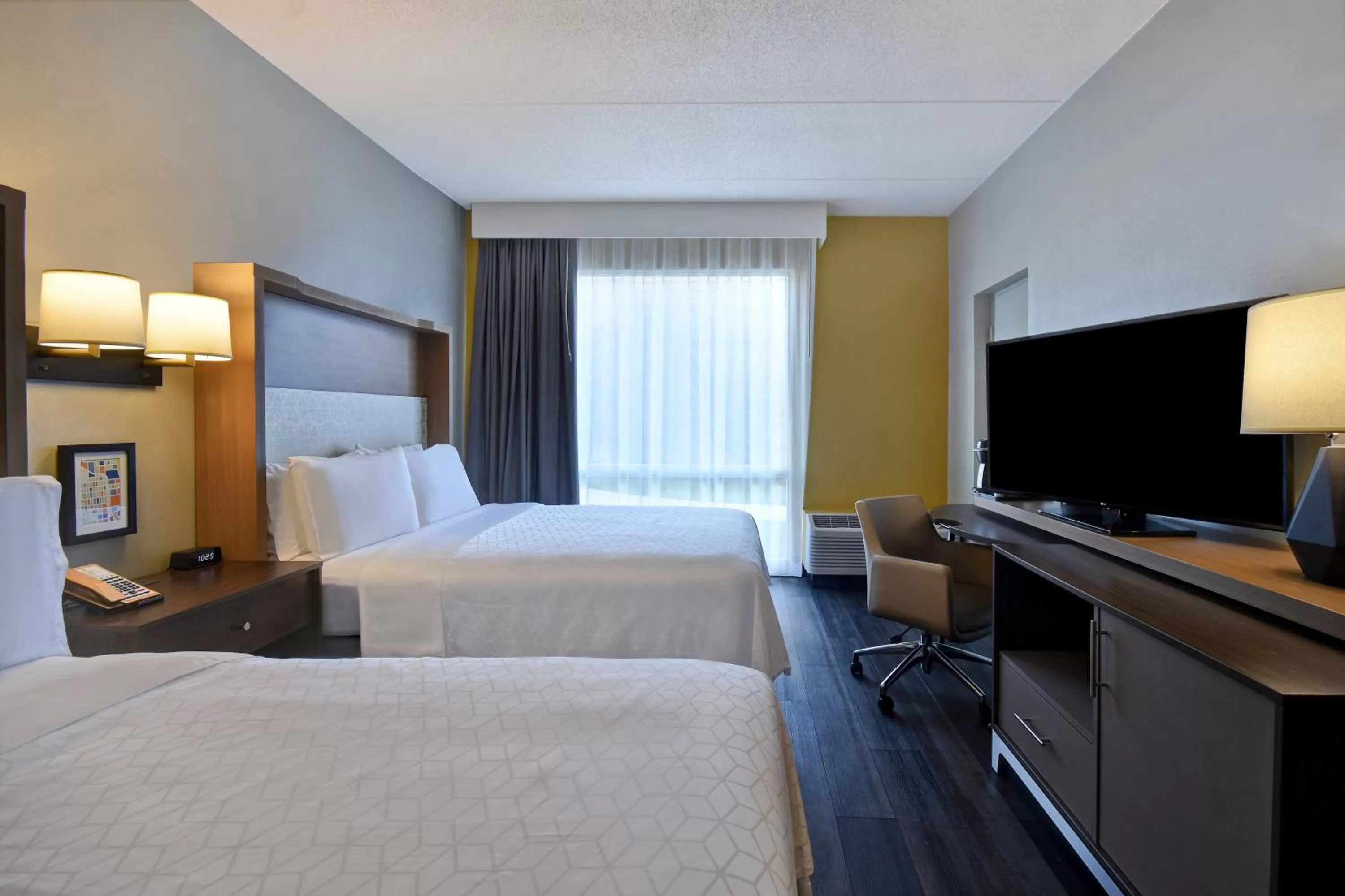 Photo of the whole room, Bed in Holiday Inn Philadelphia-Cherry Hill by IHG