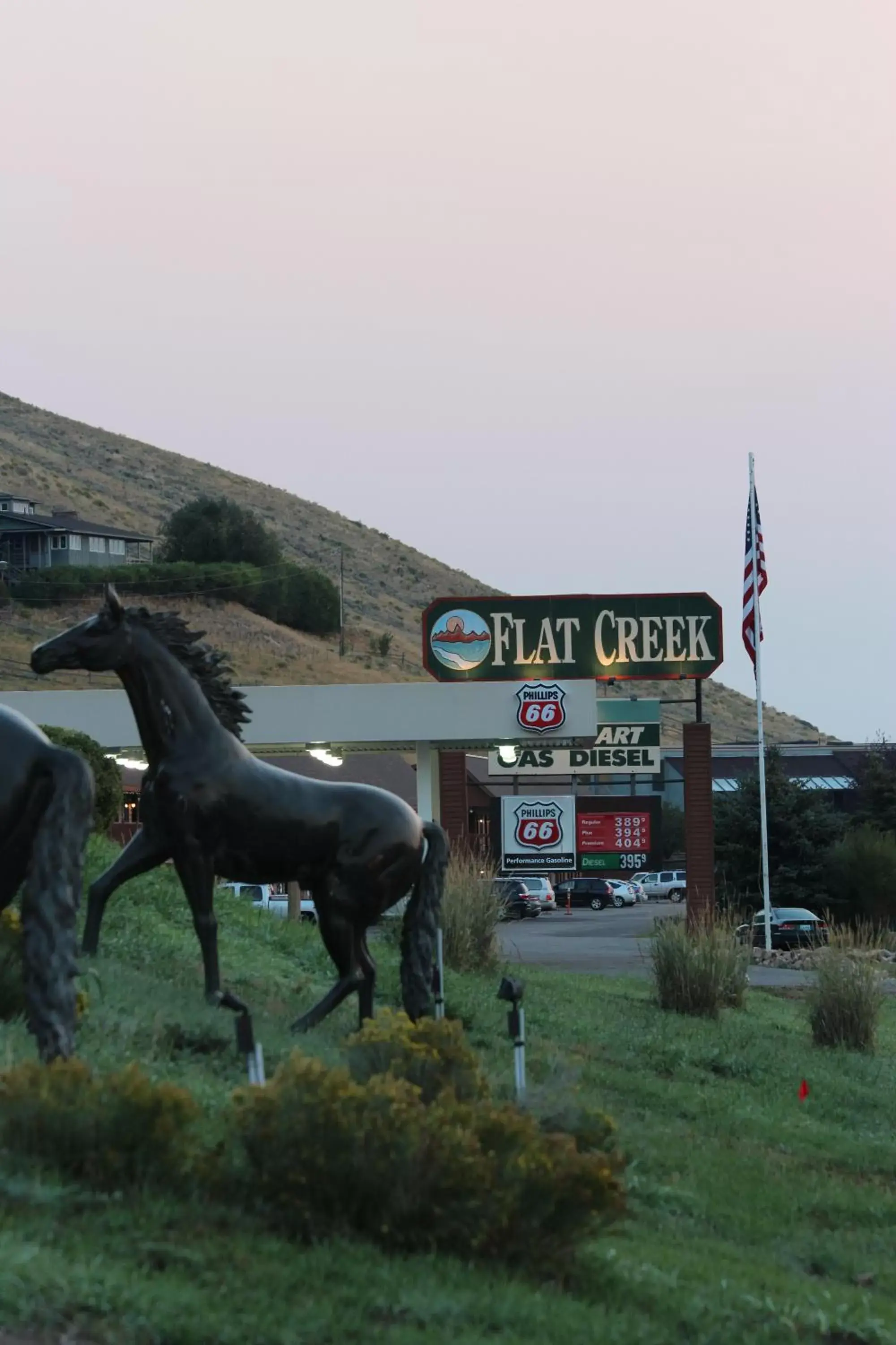 Facade/entrance, Property Building in Flat Creek Inn