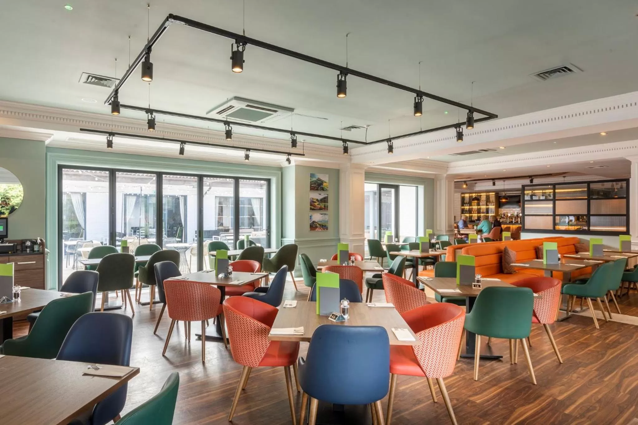 Restaurant/places to eat in Holiday Inn Guildford by IHG