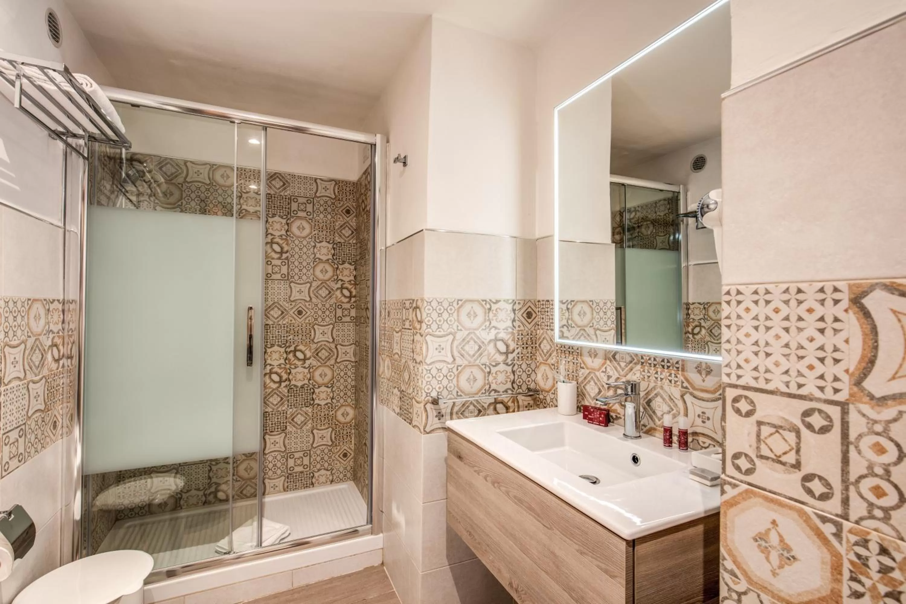 Bathroom in Rome Garden Hotel