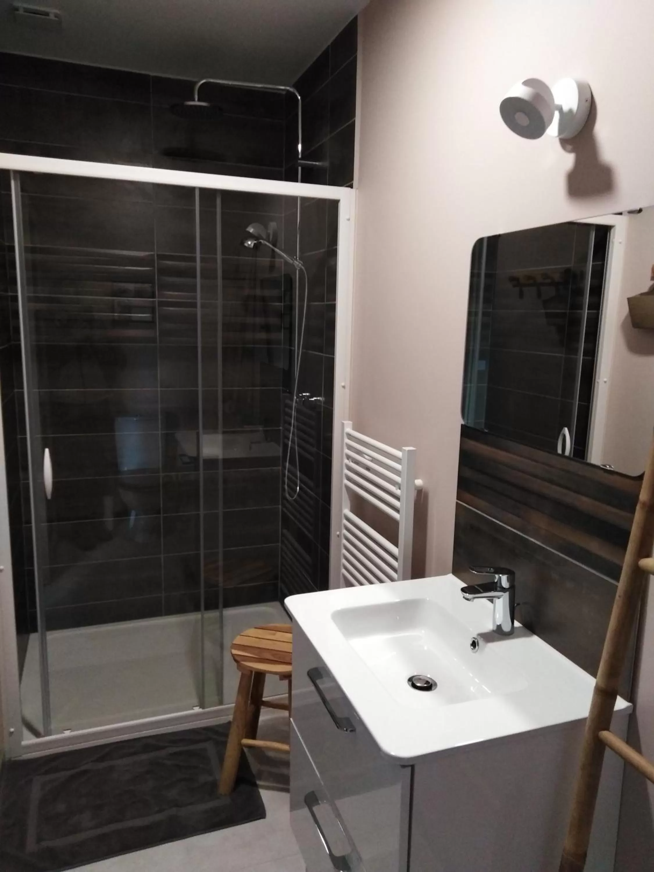 Bathroom in Le clos du mont César