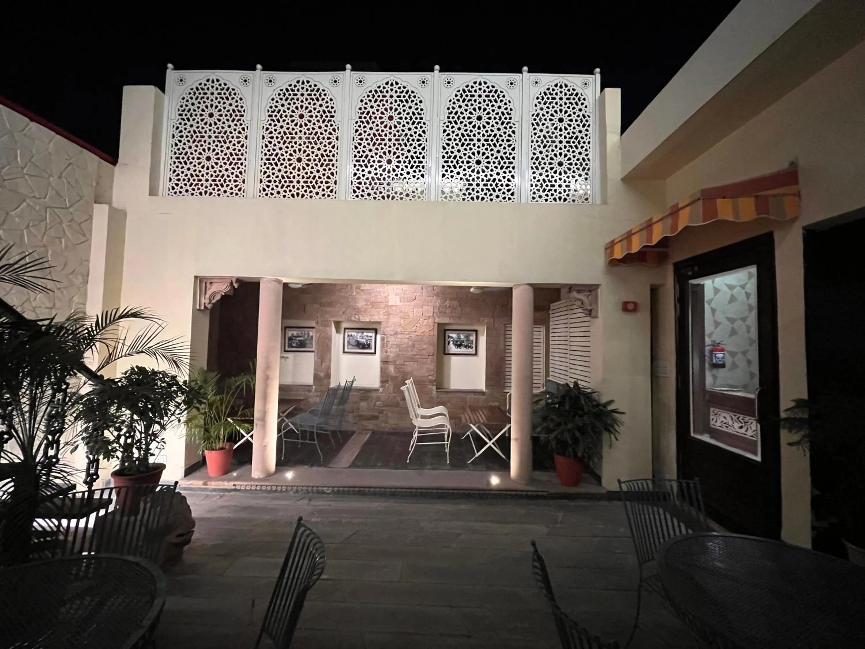 Dining area in Ratnawali – A Vegetarian Heritage Hotel