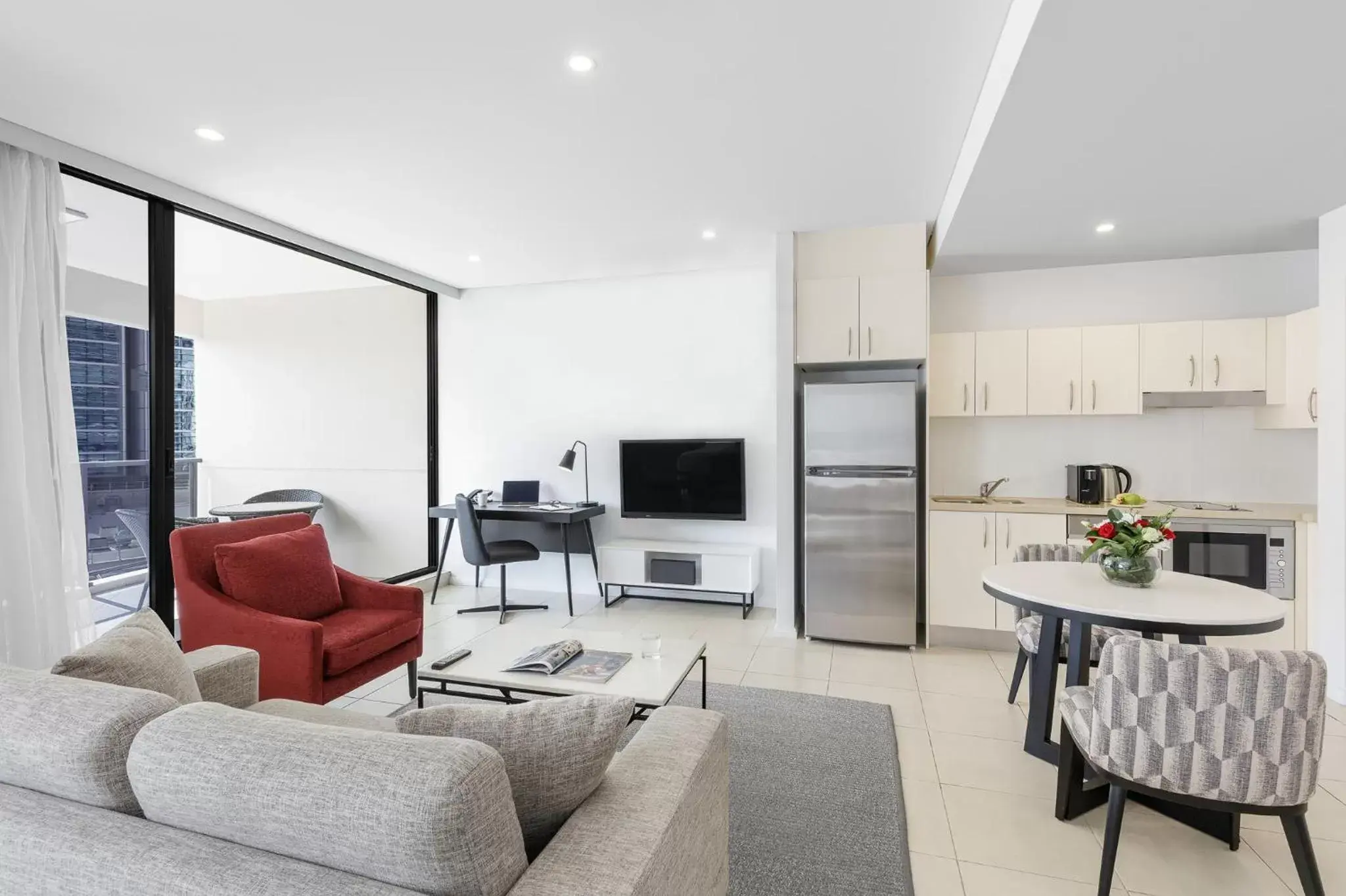 TV and multimedia, Seating Area in Meriton Suites Kent Street, Sydney