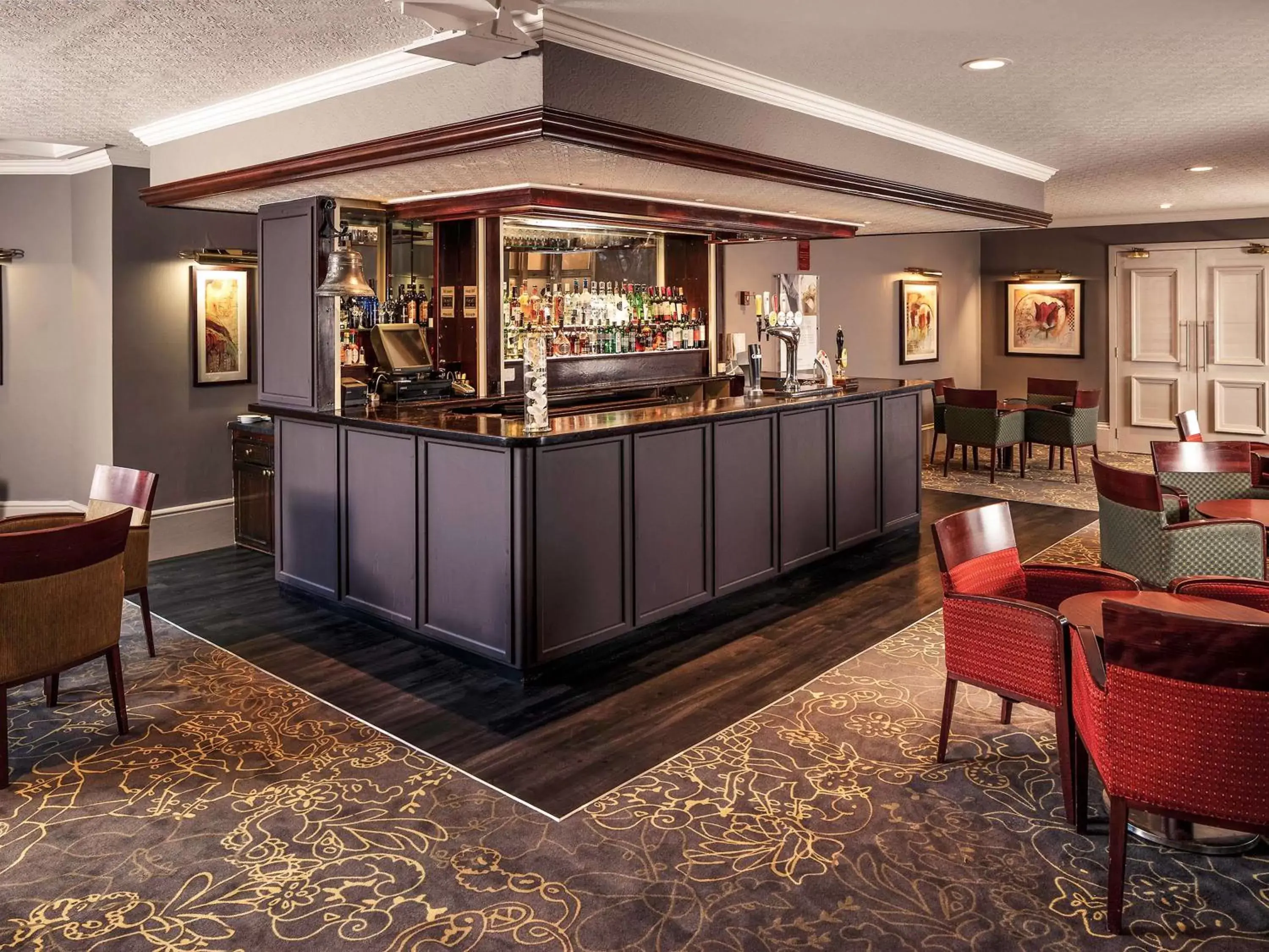 Lounge or bar in Mercure Bradford, Bankfield Hotel