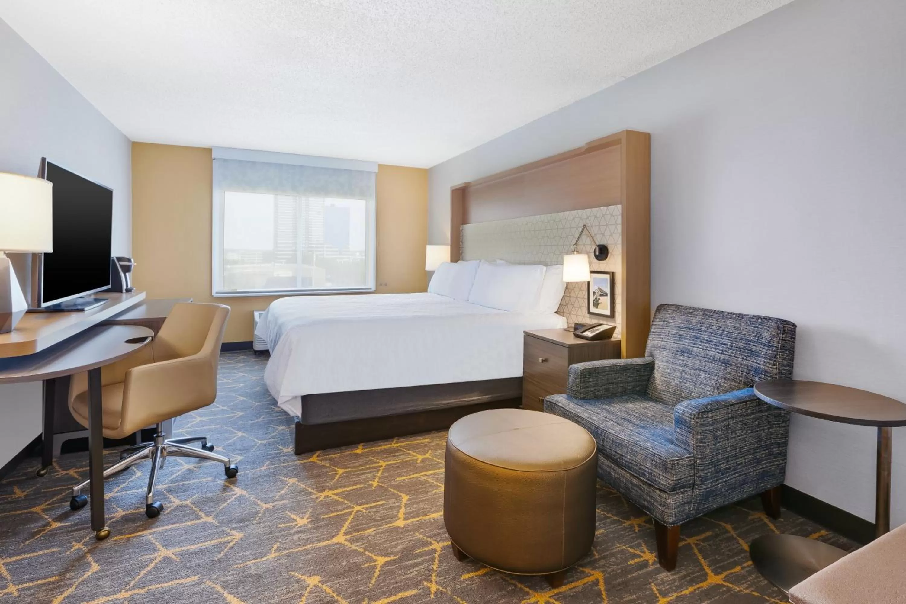 Photo of the whole room, Bed in Holiday Inn Grand Rapids Downtown by IHG