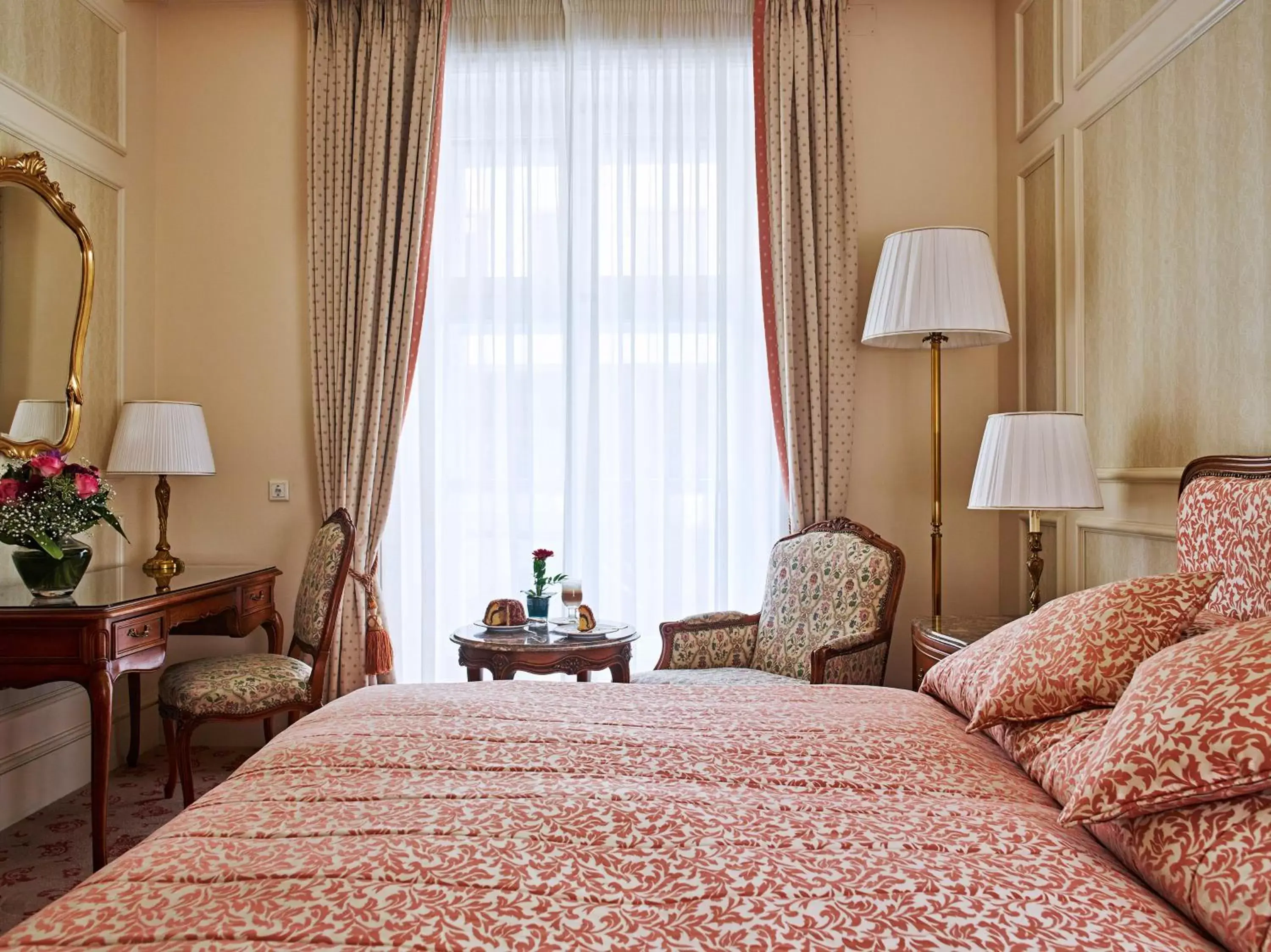 Photo of the whole room, Bed in Grand Hotel Wien