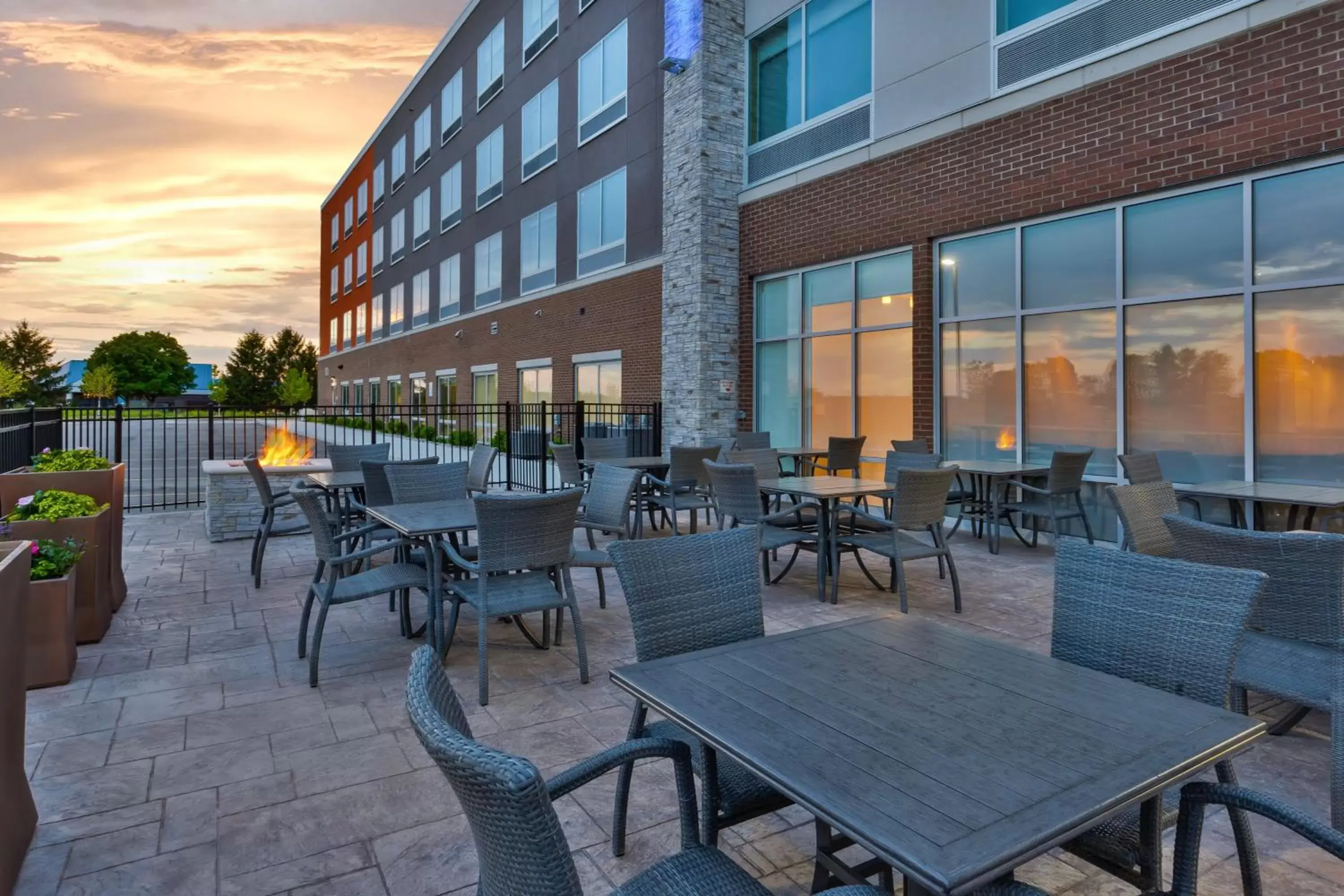 Other, Restaurant/Places to Eat in Holiday Inn Express & Suites - Grand Rapids Airport - South, an IHG Hotel