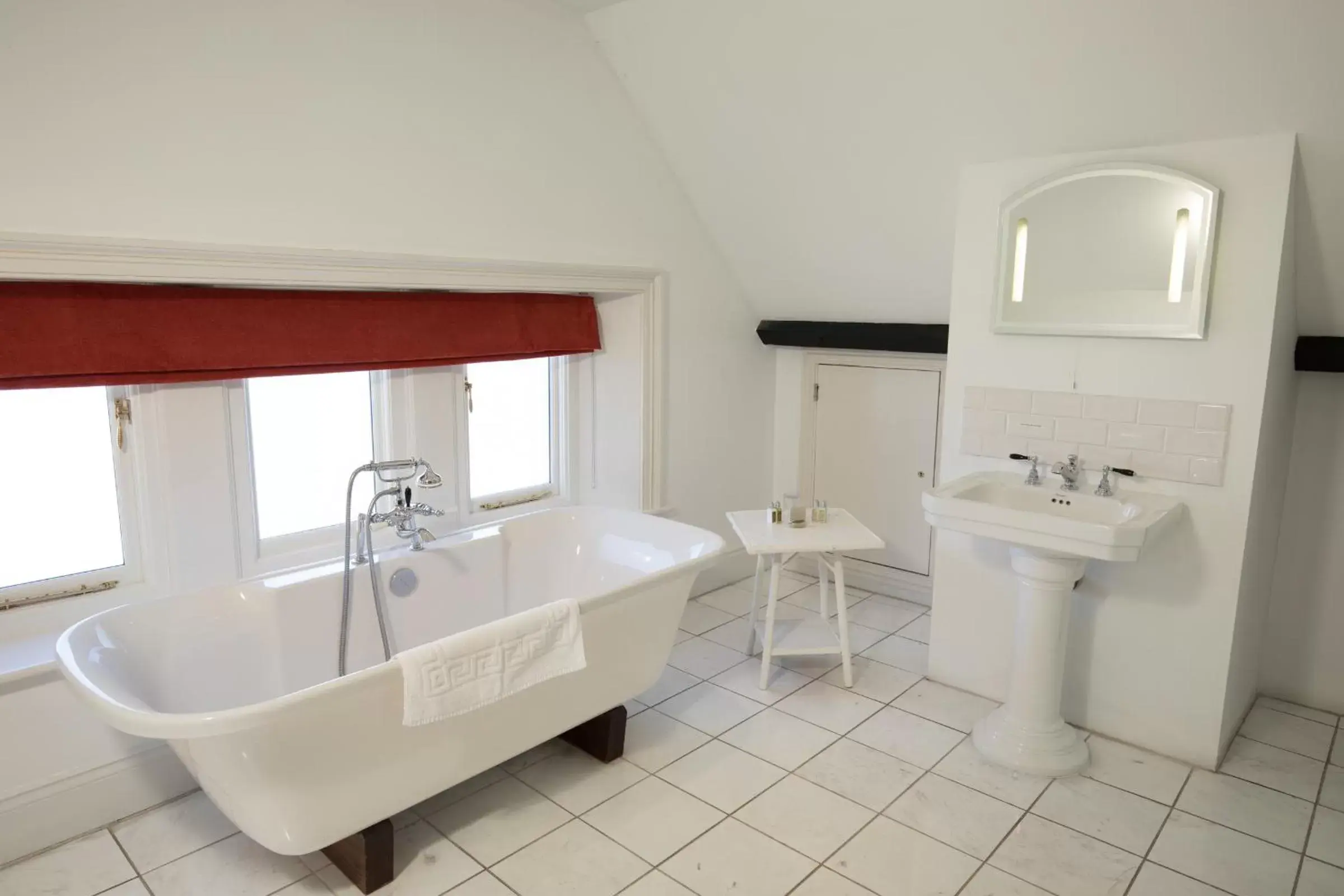 Superior Double Room in The Cleveland Tontine Superior Double Room in The Cleveland Tontine