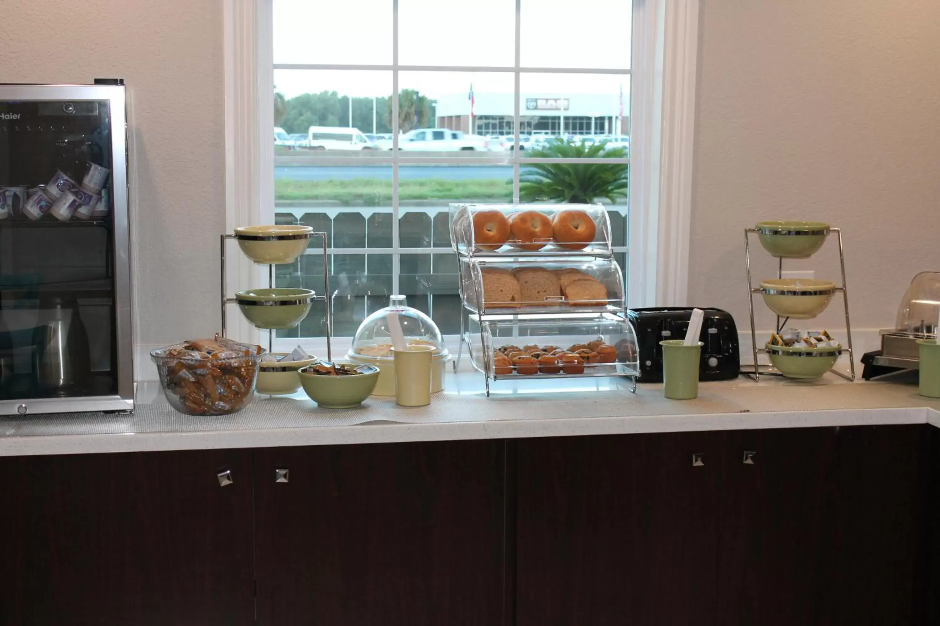 American breakfast in Quality Inn & Suites Port Arthur - Nederland American breakfast in Quality Inn & Suites Port Arthur - Nederland