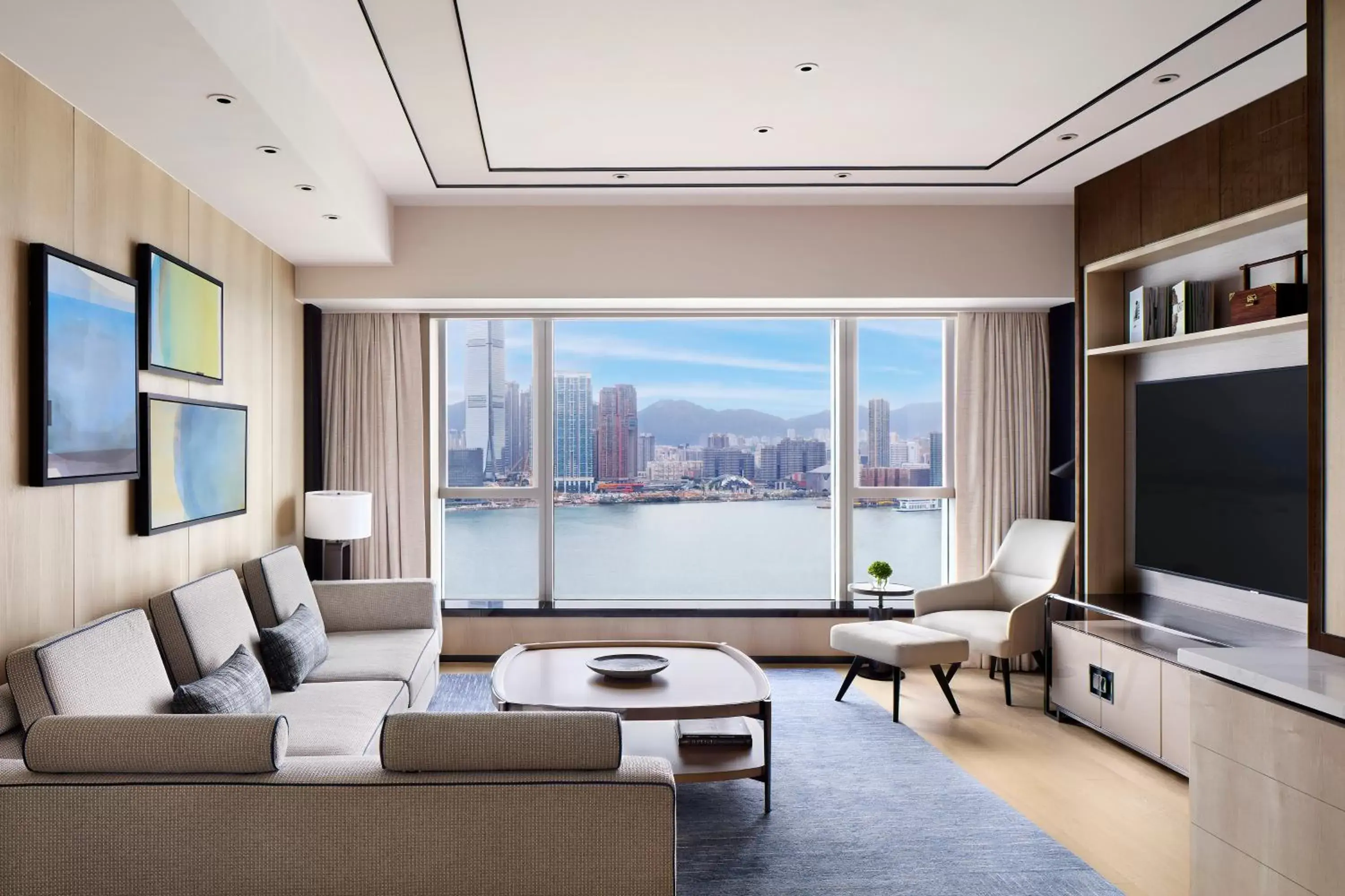 Living room, Seating Area in Four Seasons Hotel Hong Kong