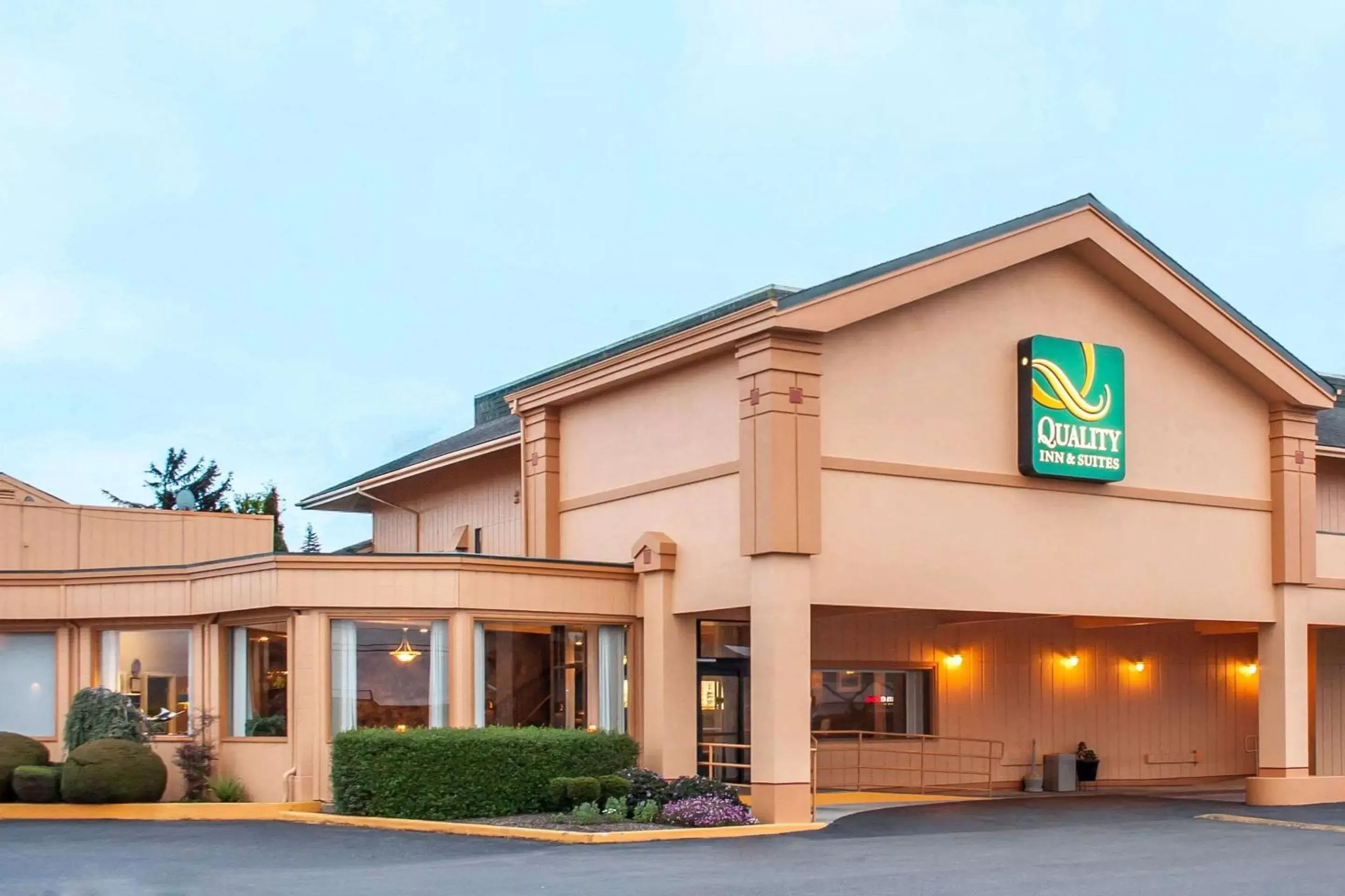 Property building in Quality Inn & Suites at Coos Bay