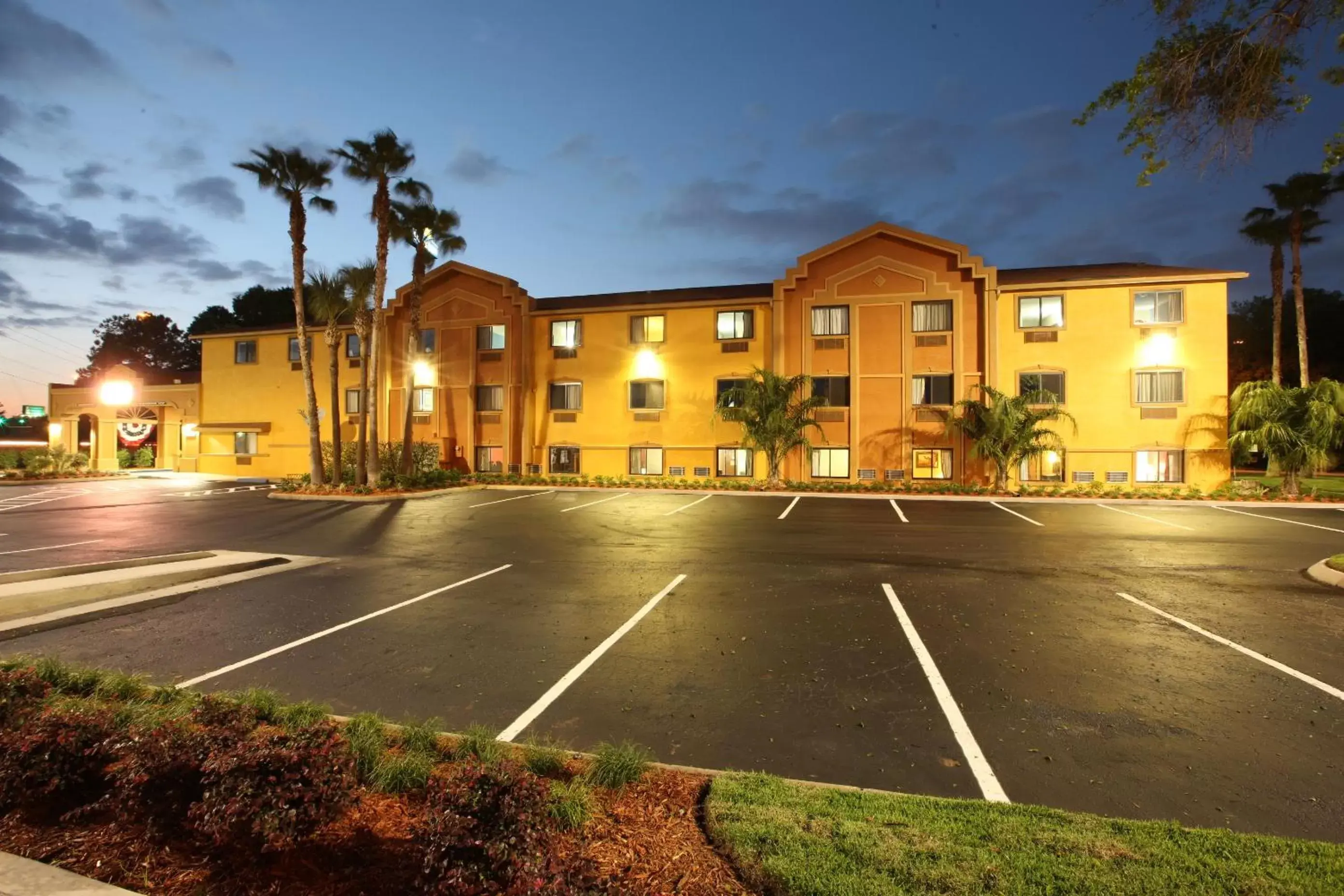 Facade/entrance, Property Building in Days Inn by Wyndham Orange Park/Jacksonville