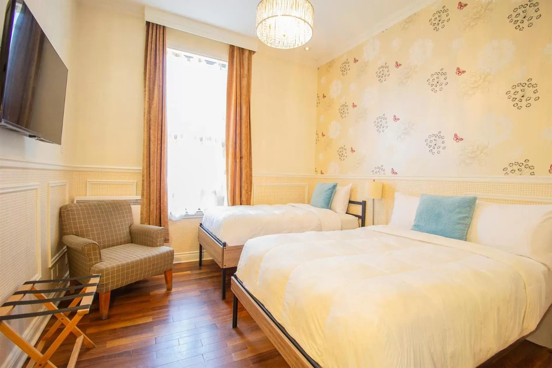 Bedroom, Bed in Parc Suites Hotel