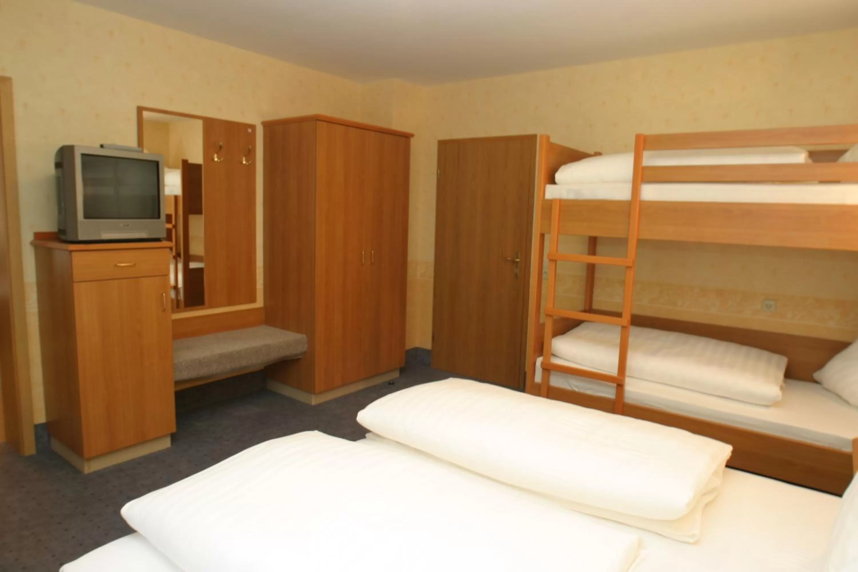 Bedroom, Bed in Hotel und Gasthof Ritter St. Georg