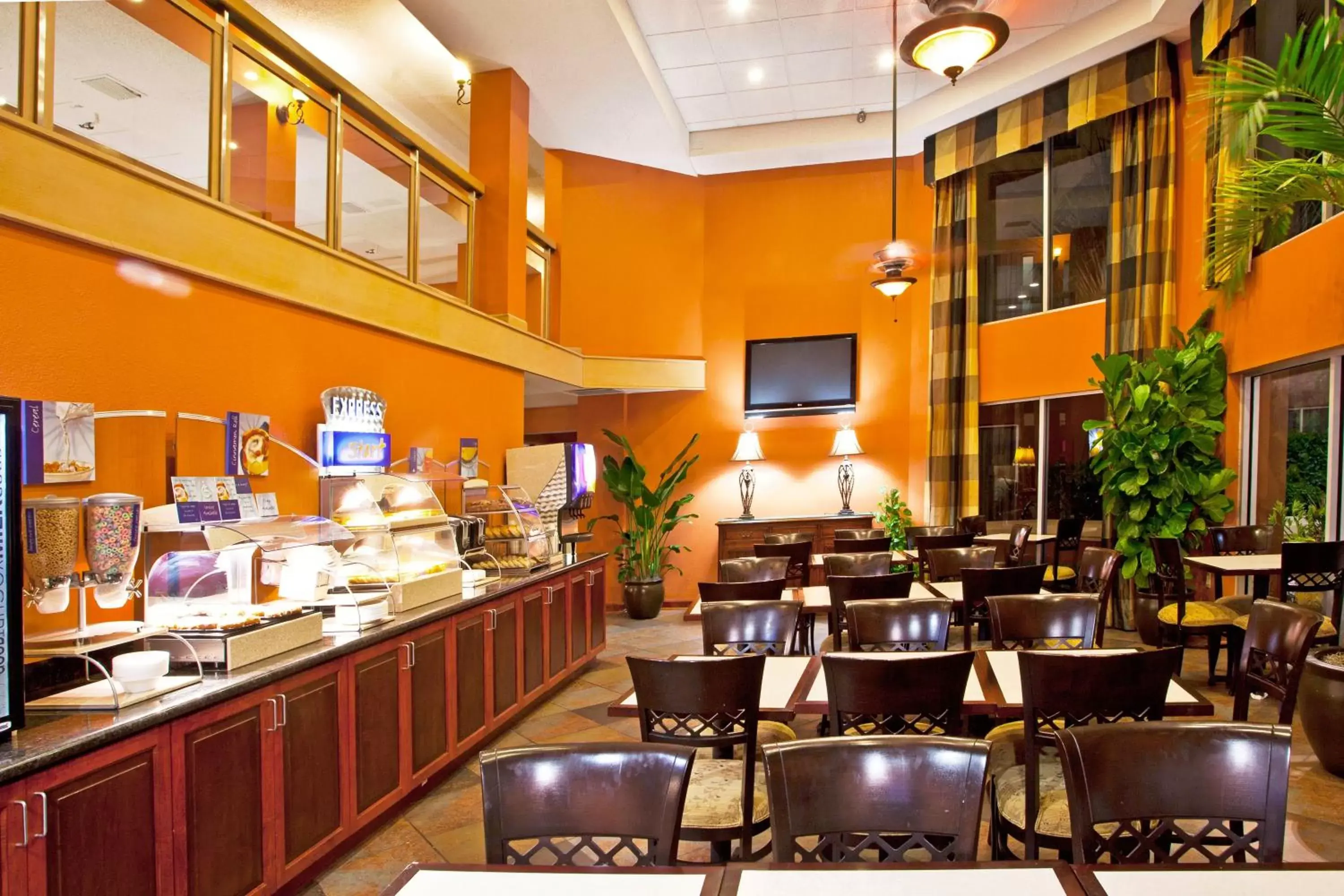 Breakfast, Restaurant/Places to Eat in Holiday Inn Express Hotel Clearwater East - ICOT Center, an IHG Hotel