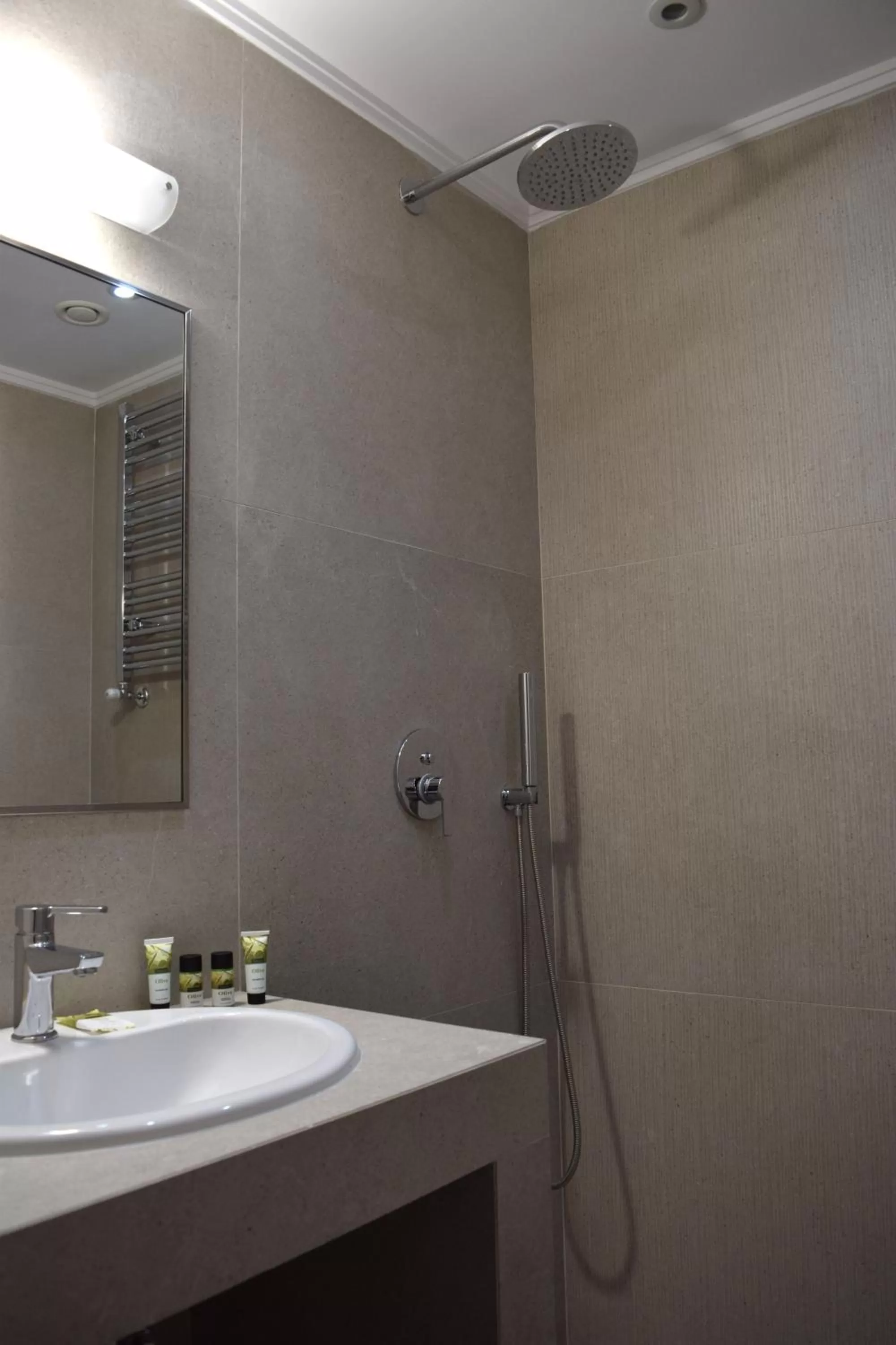 Bathroom in Toumba apartments