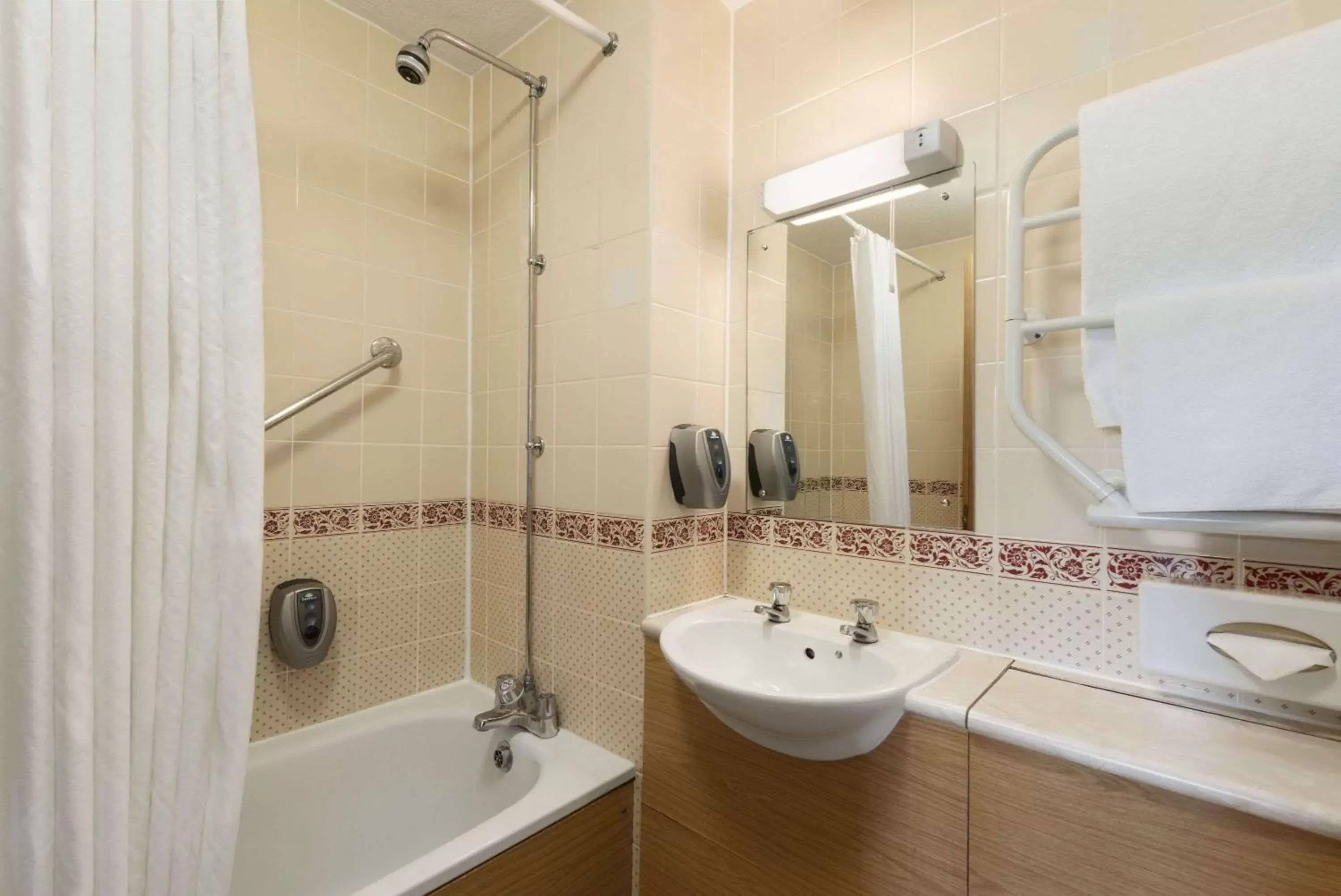 Photo of the whole room, Bathroom in Days Inn Tewkesbury