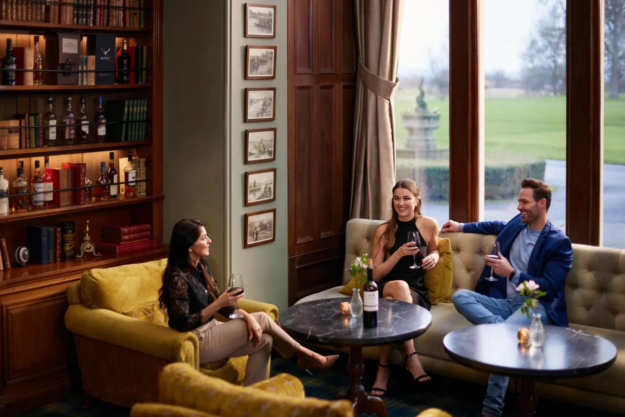 Lounge or bar in SCHLOSS Roxburghe, part of Destination by Hyatt