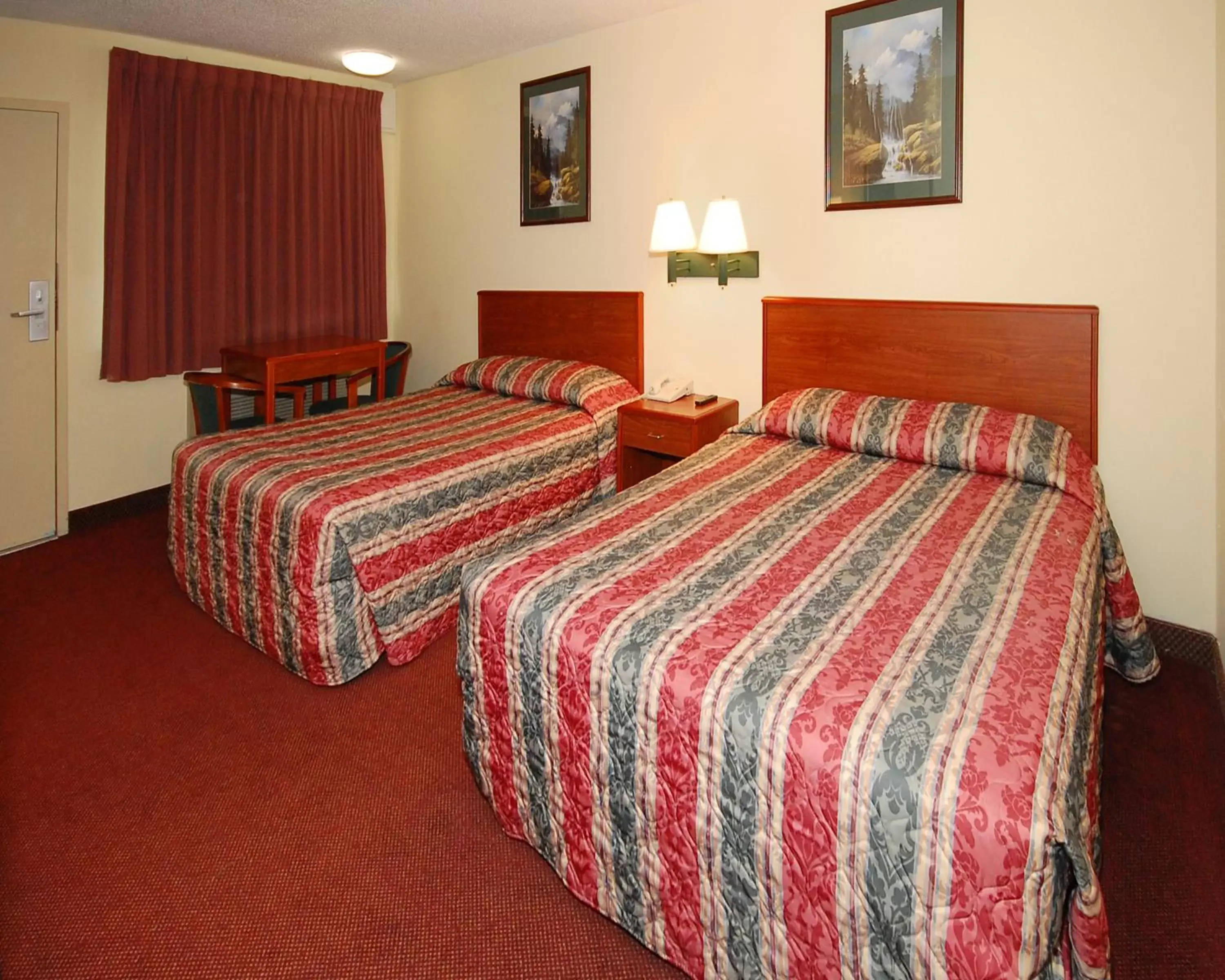 Double Room with Two Double Beds - Smoking in Econo Lodge Goldsboro