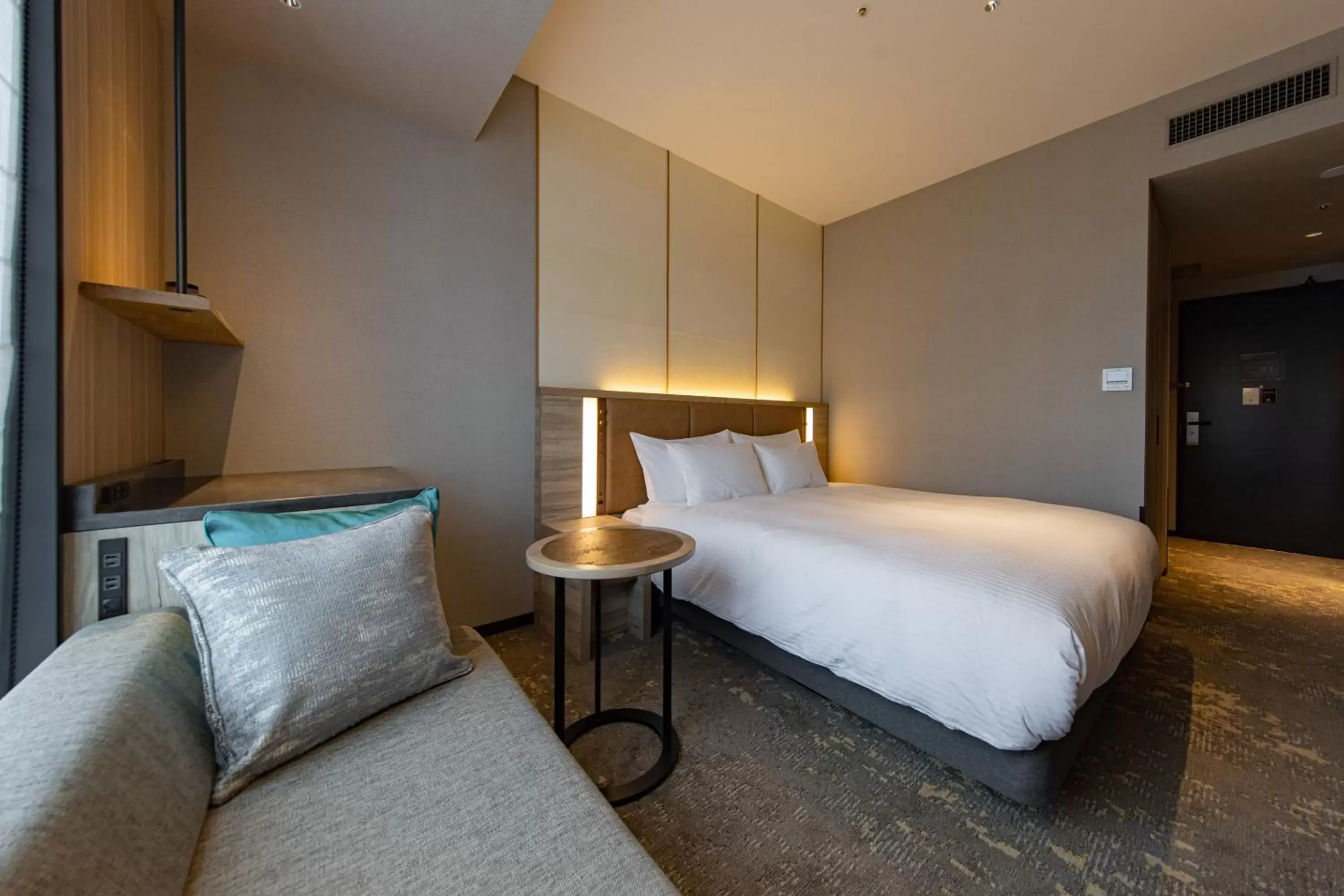 Photo of the whole room, Bed in THE BLOSSOM HAKATA Premier Photo of the whole room, Bed in THE BLOSSOM HAKATA Premier