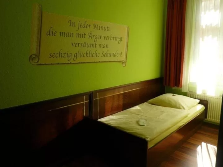 Bed in Hotel am Wilhelmsplatz
