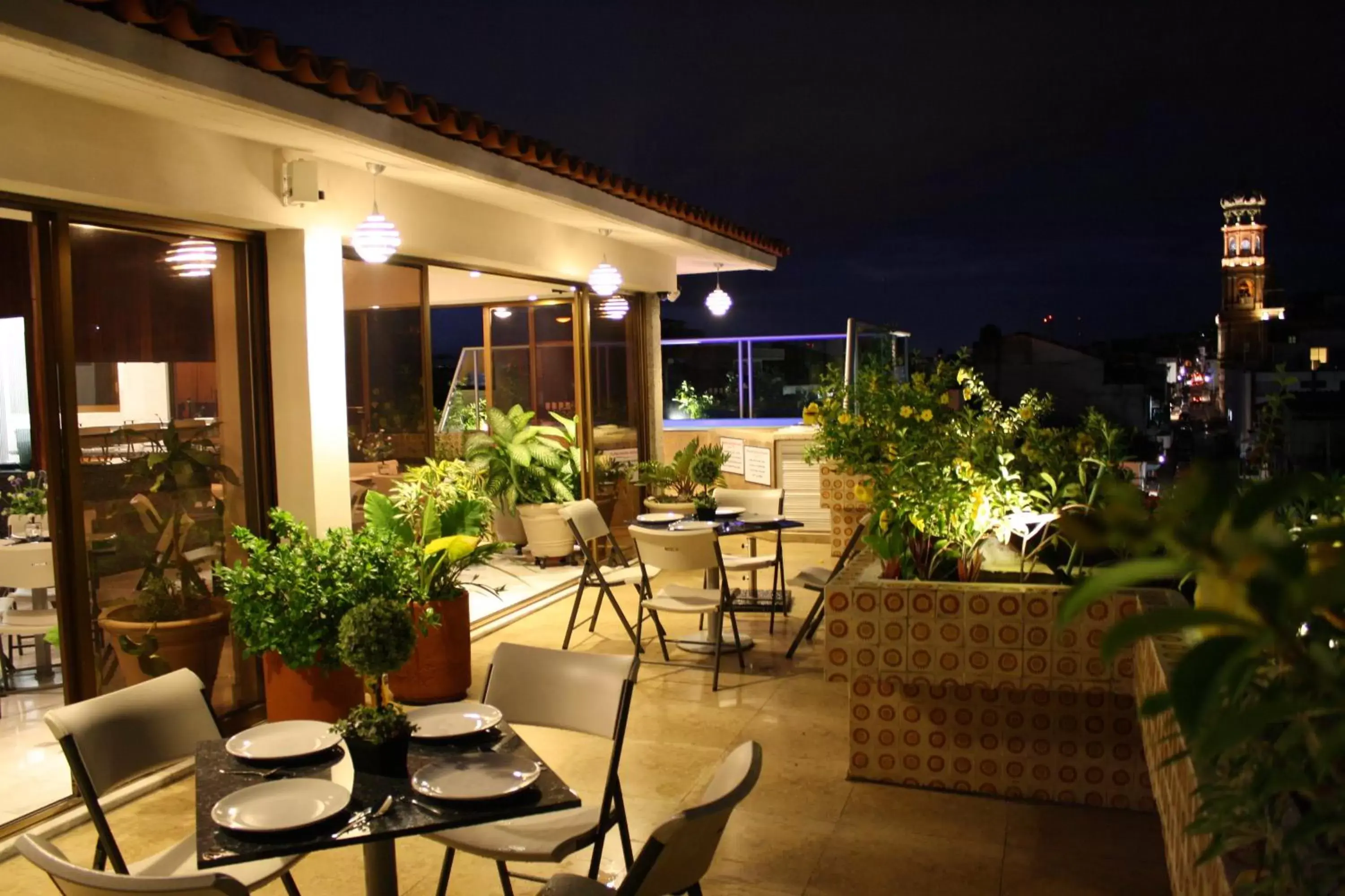 Balcony/Terrace, Restaurant/Places to Eat in Hotel Porto Allegro Puerto Vallarta