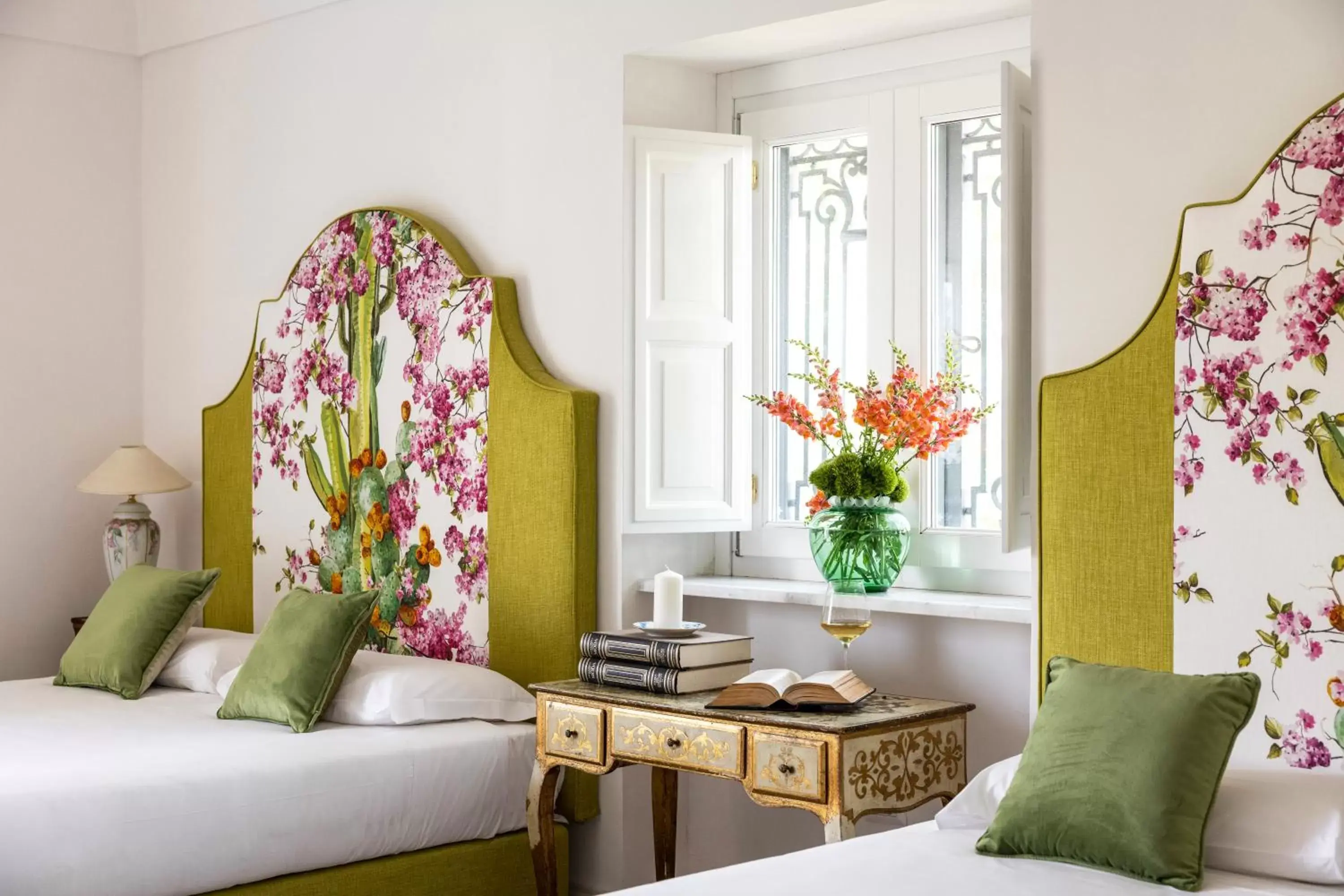 Bed, Seating Area in Villa Carafa De Cillis