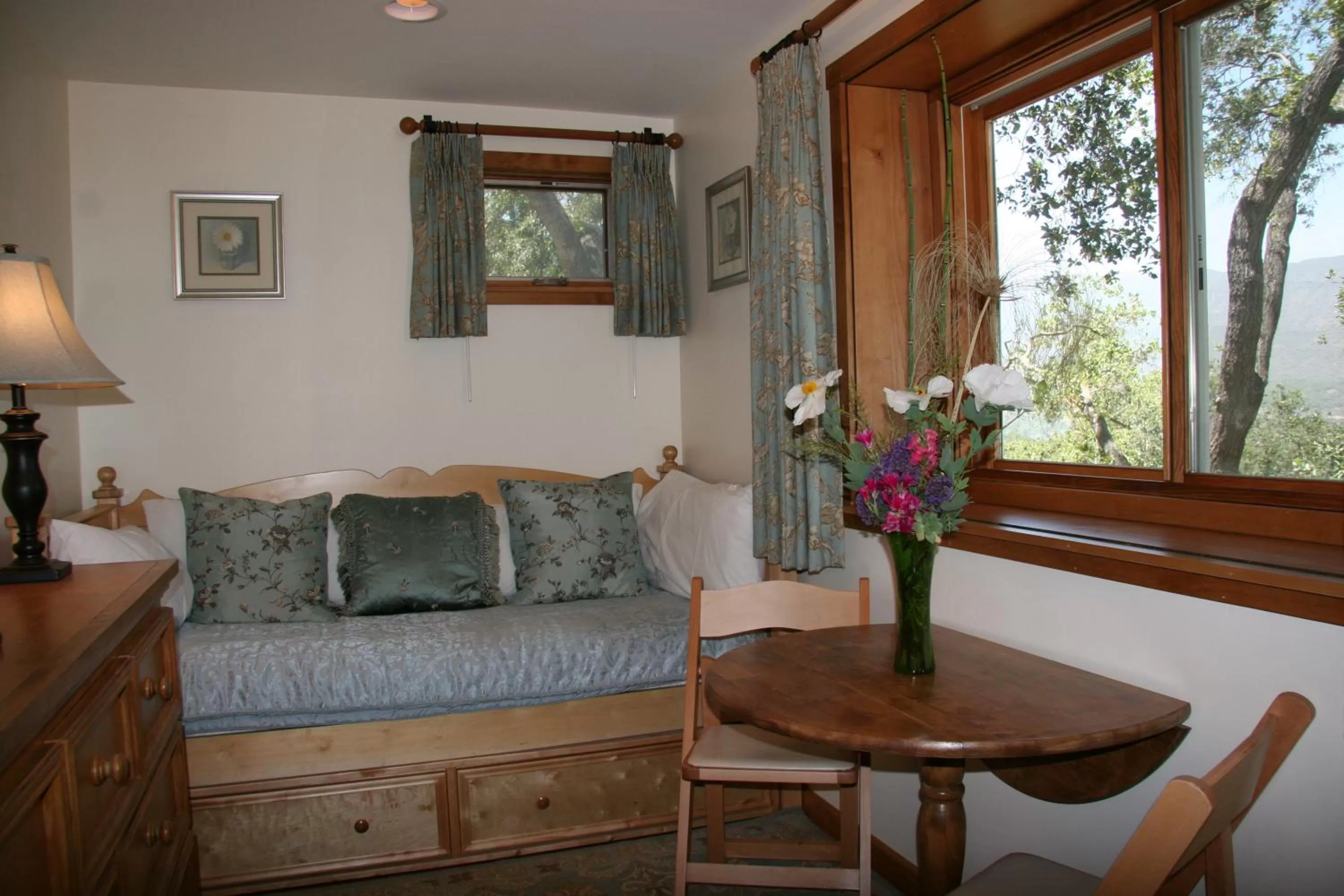 Bedroom, Lounge/Bar in Ojai Retreat & Inn