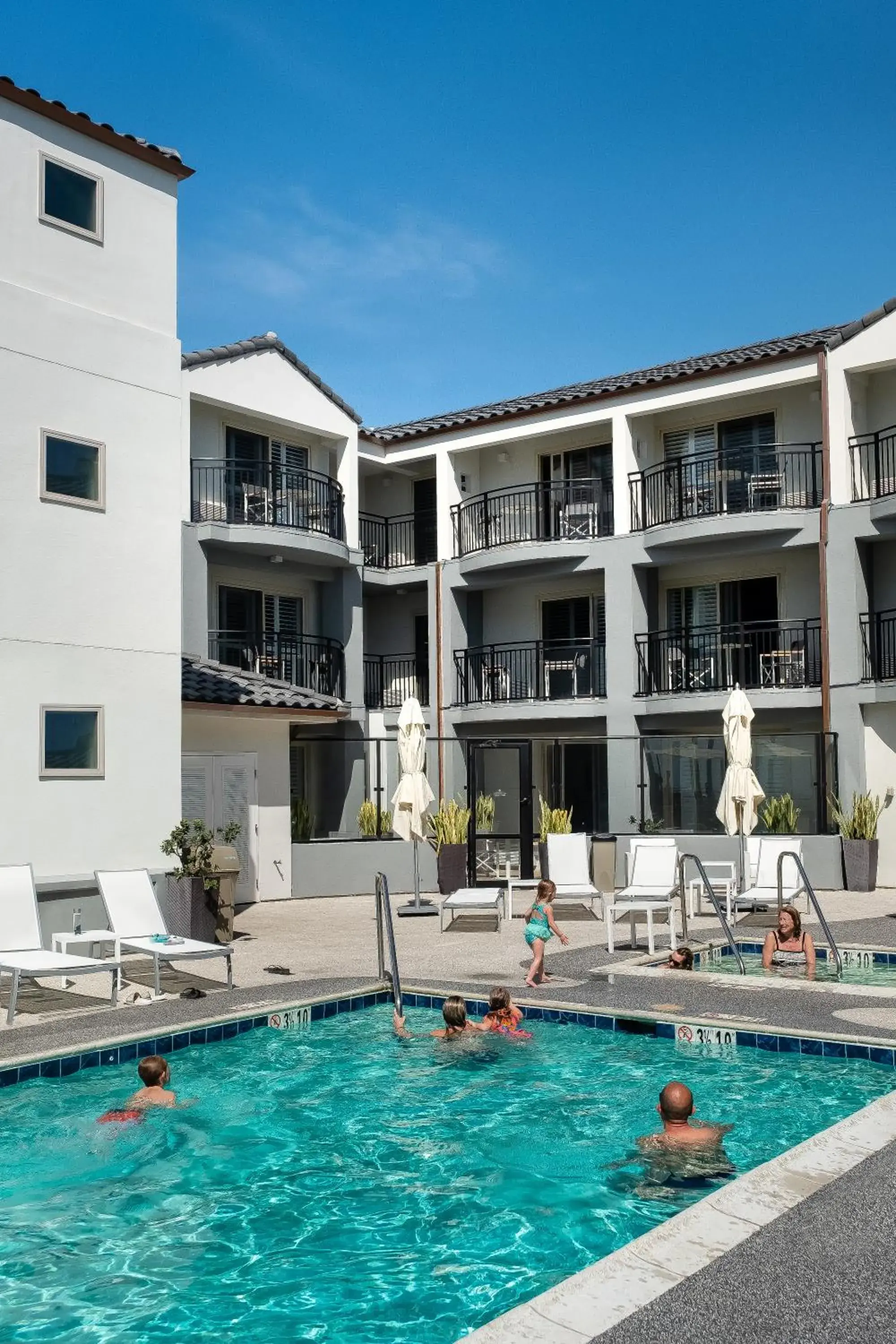 Property building, Swimming Pool in Ocean Park Inn