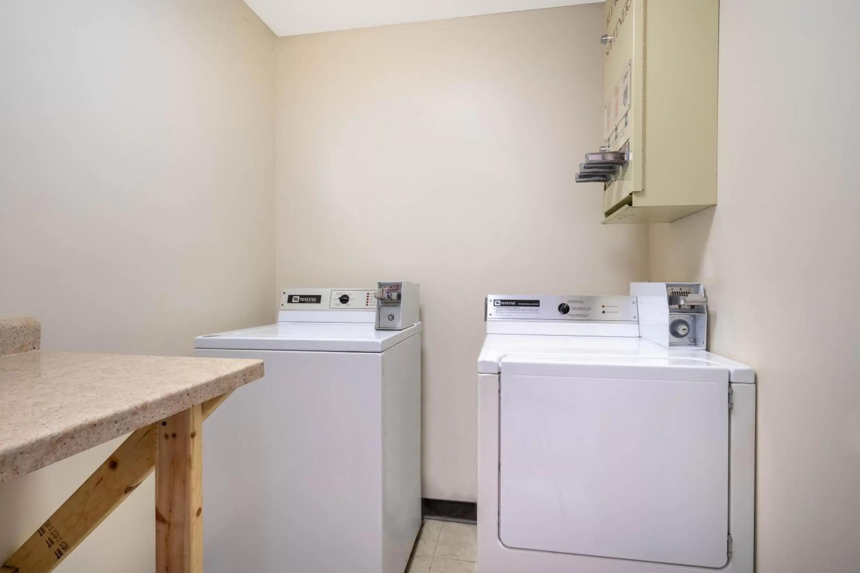 Kitchen/Kitchenette in AmericInn by Wyndham Rogers