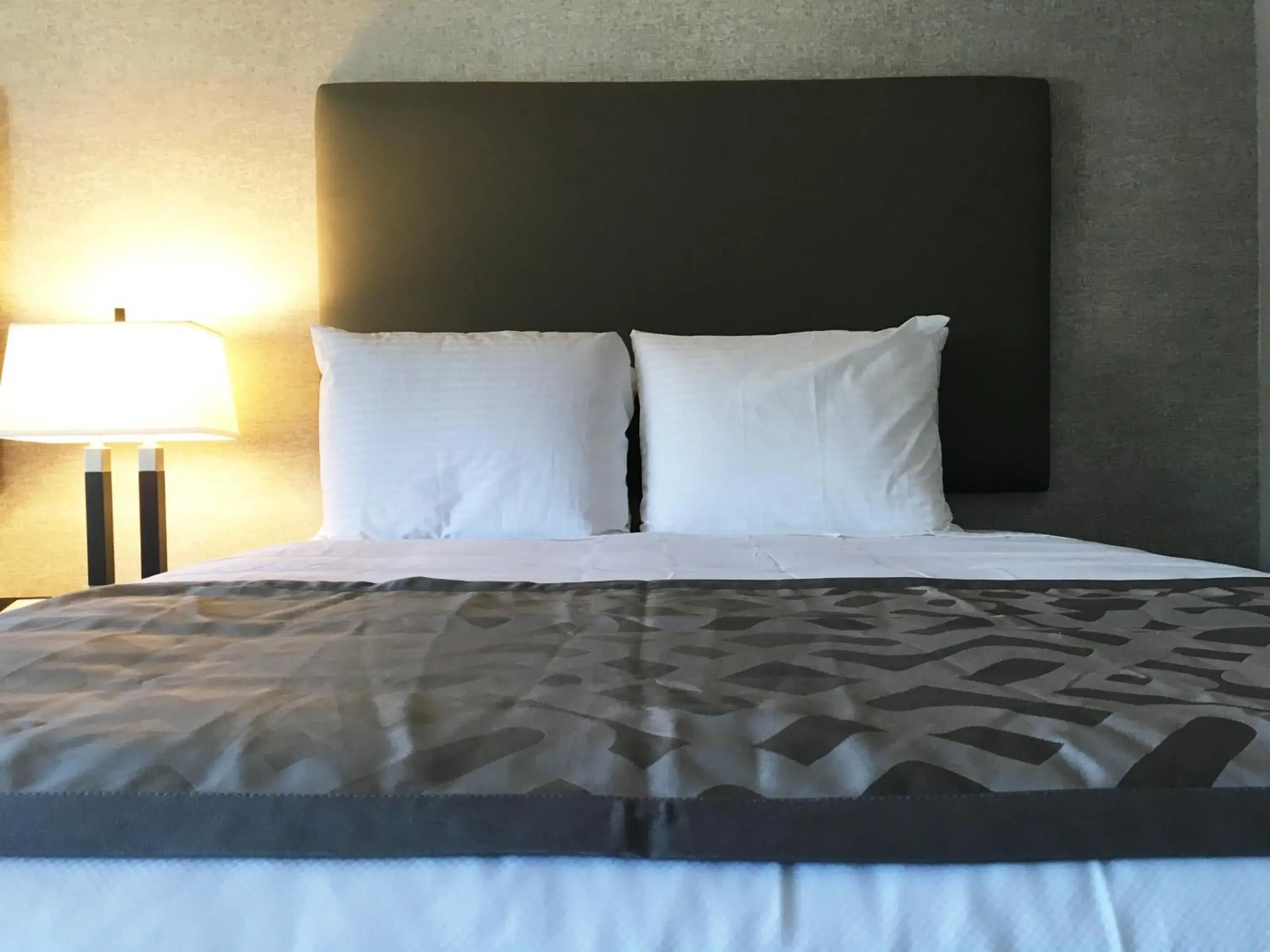 Bed in Arden Star Hotel