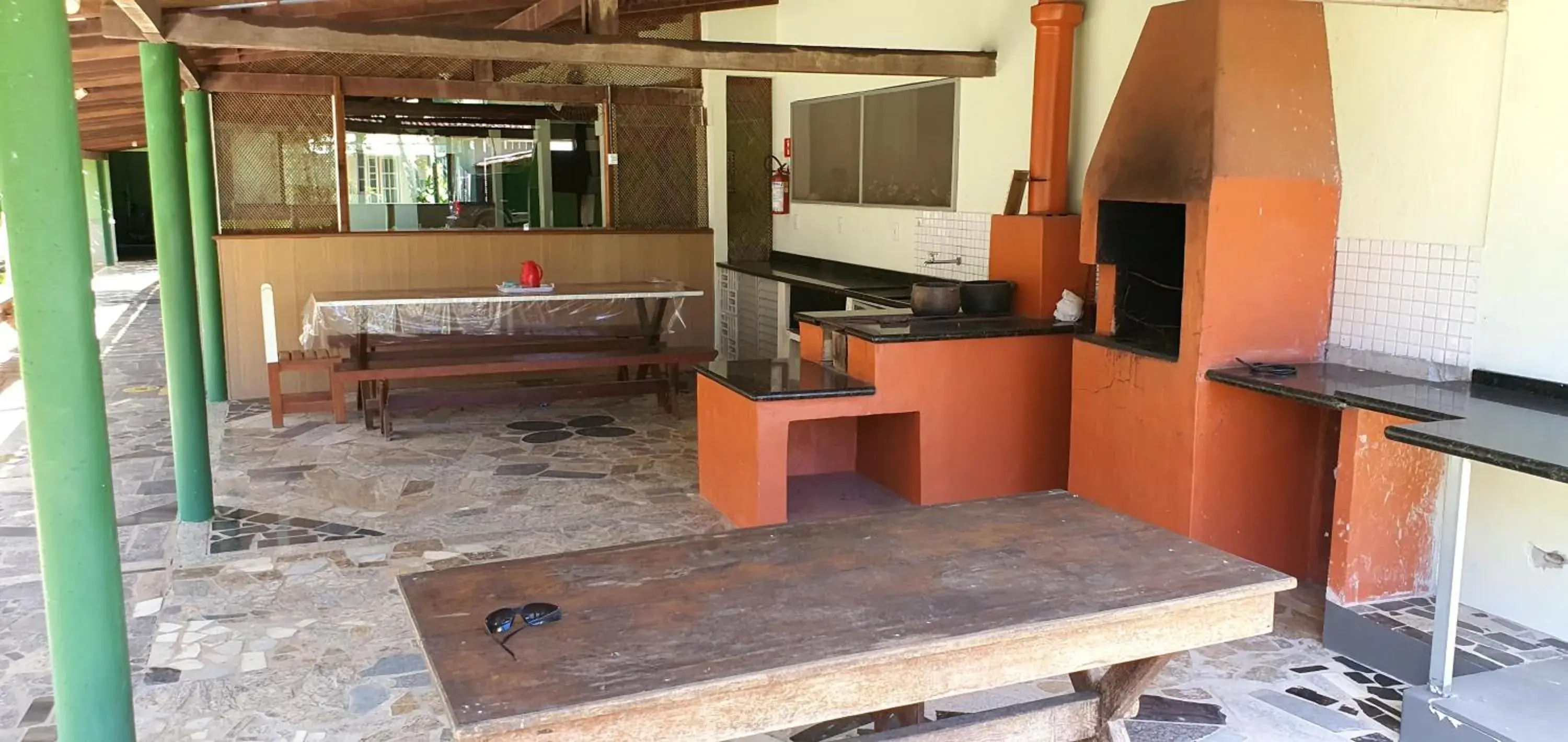BBQ facilities, Kitchen/Kitchenette in Duas Praias Hotel Pousada