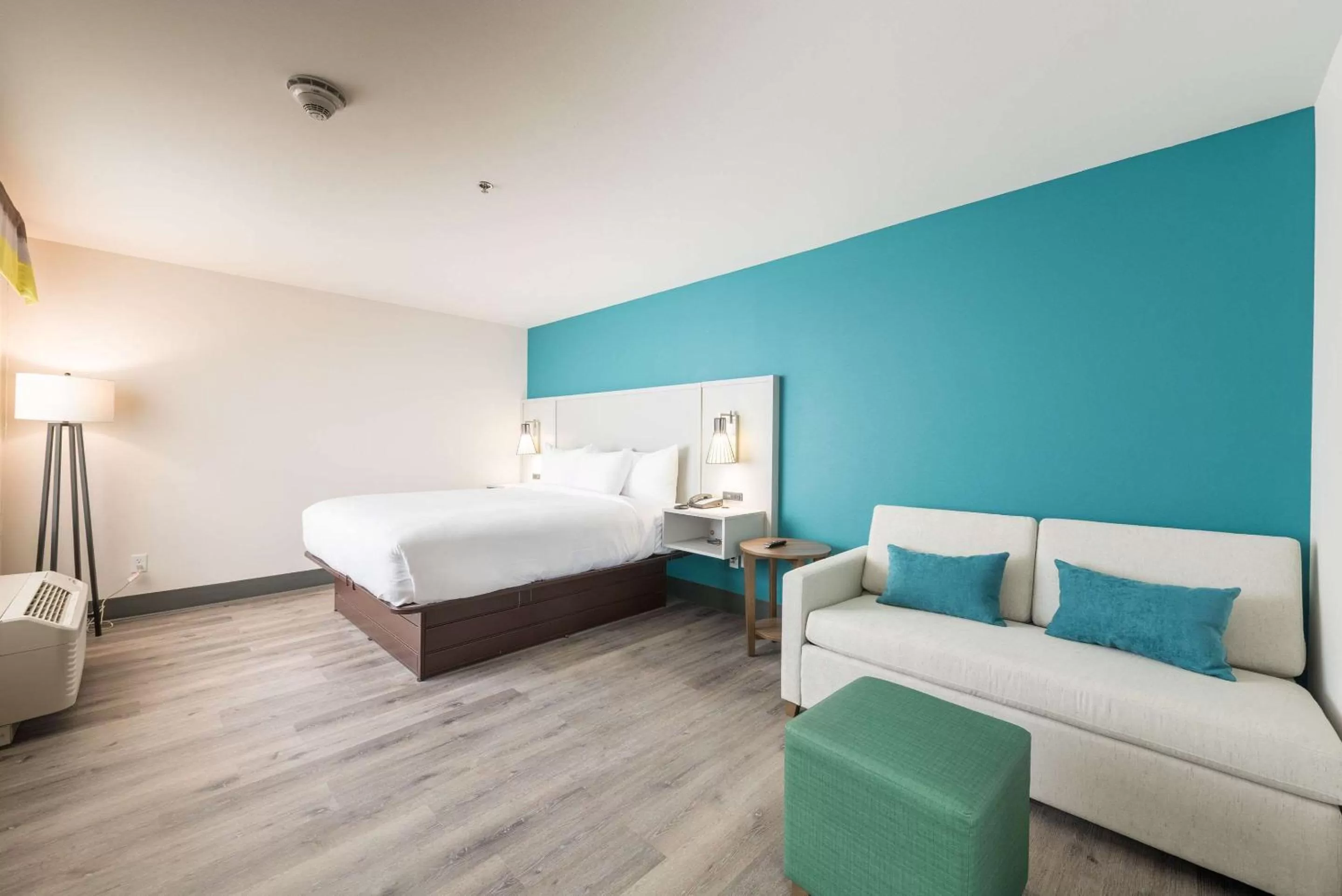 Bedroom, Bed in Comfort Suites Colorado Springs East - Medical Center Area