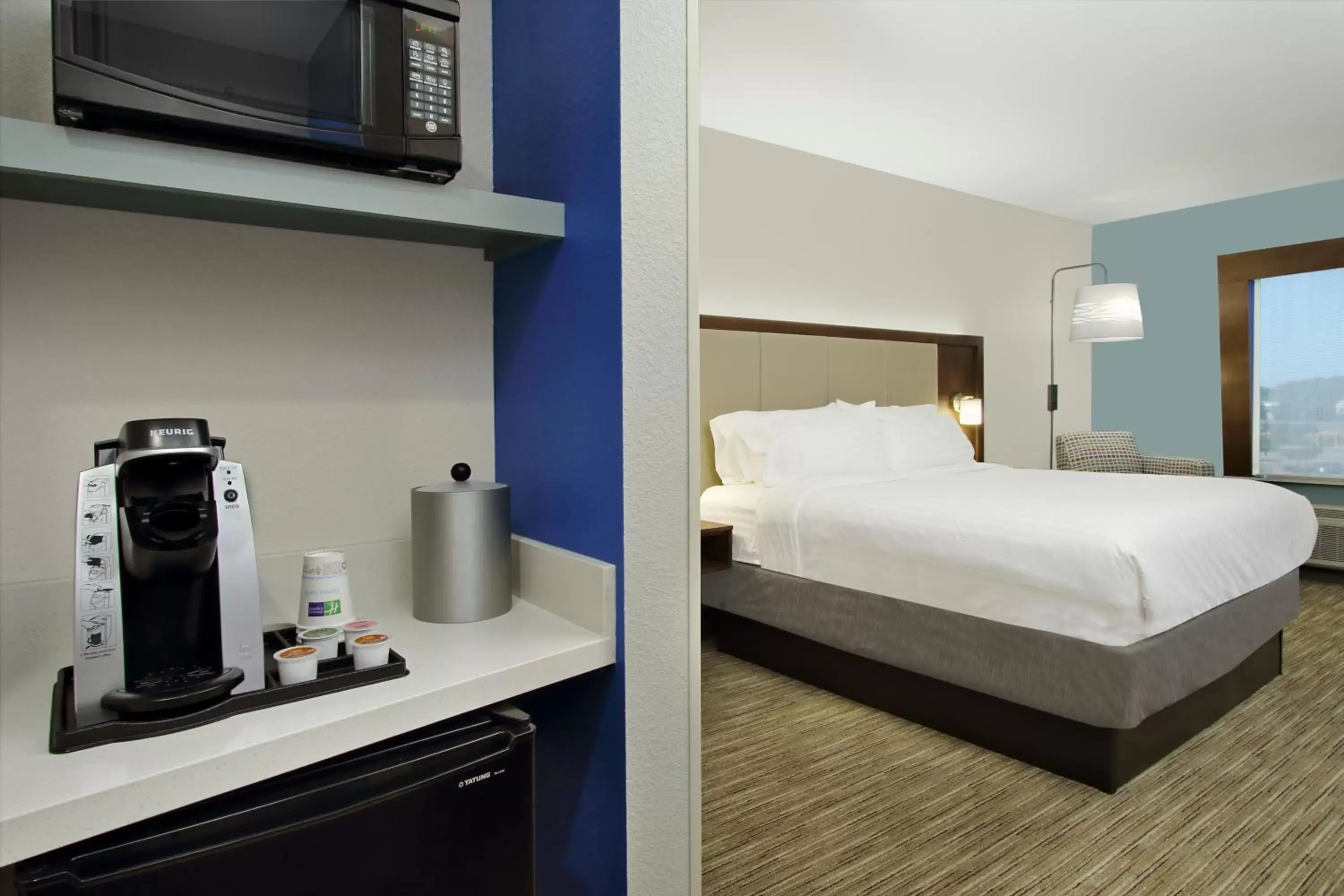 Coffee/tea facilities in Holiday Inn Express & Suites - Columbus North, an IHG Hotel